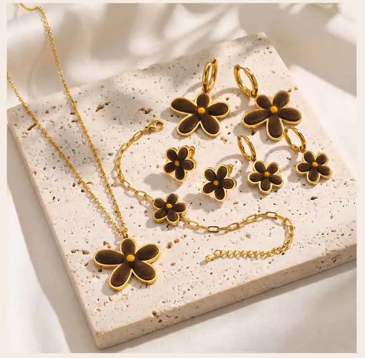Y2K Blumen-Creolen für Damen und Mädchen, mit geflocktem Gänseblümchen-Anhänger, hypoallergener Edelstahl, modischer Schmuck – Detail 3