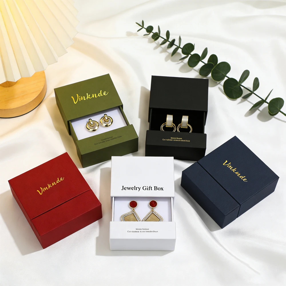 

100 шт./лот, прочные картонные коробки для ювелирных изделий с индивидуальным логотипом, упаковка для свадебных подарков, коробки для браслетов, ожерелий, серег, колец, украшений с масляным покрытием
