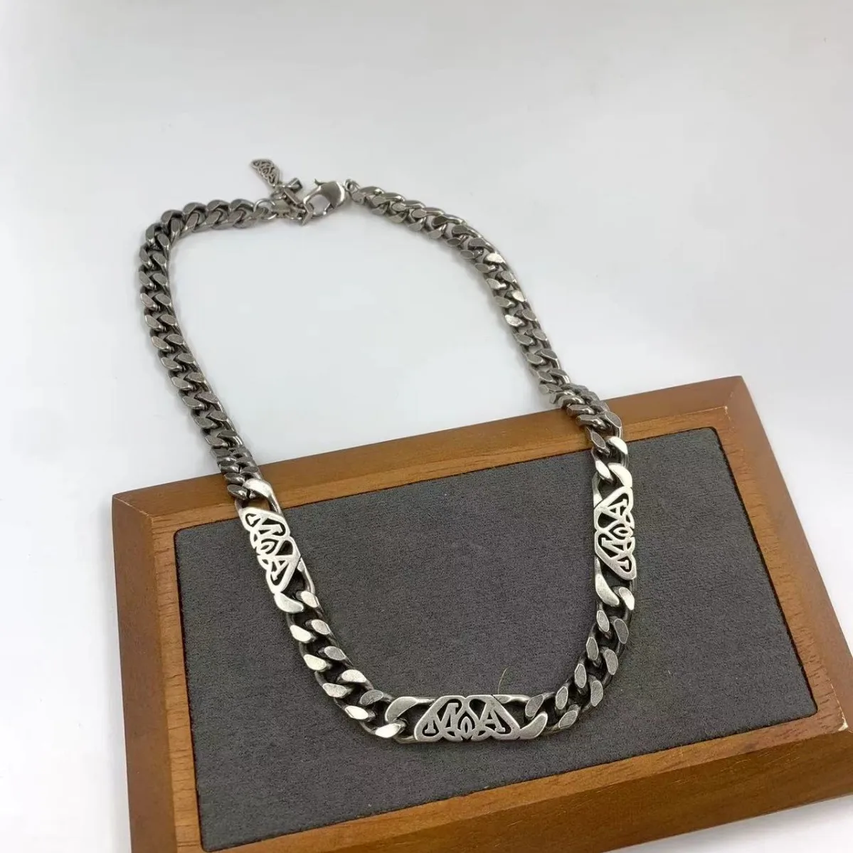 Nieuwe Cubaanse zegelketting voor dames met een hoogwaardige en modieuze punk-sleutelbeenketting in Europese en Amerikaanse stijl