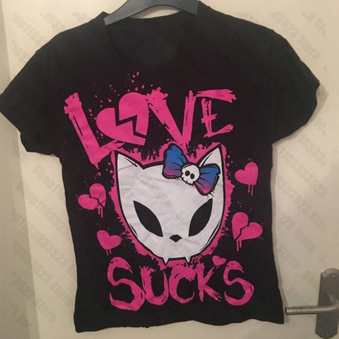 Descubre el Estilo Emo: Una Guía para Elegir el Mejor Camiseta para tu Personalidad
