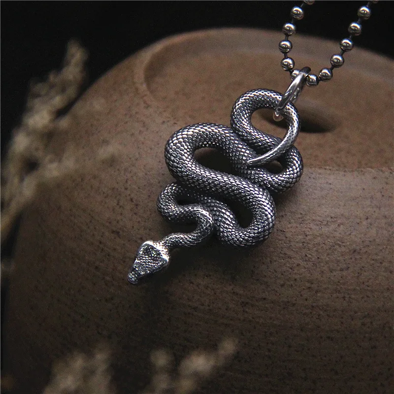 Retro Gothic Coiled Viper Black Mamba Snake Animal Pendant Necklace Men's Personalized Punk Trend Cool Jewelry