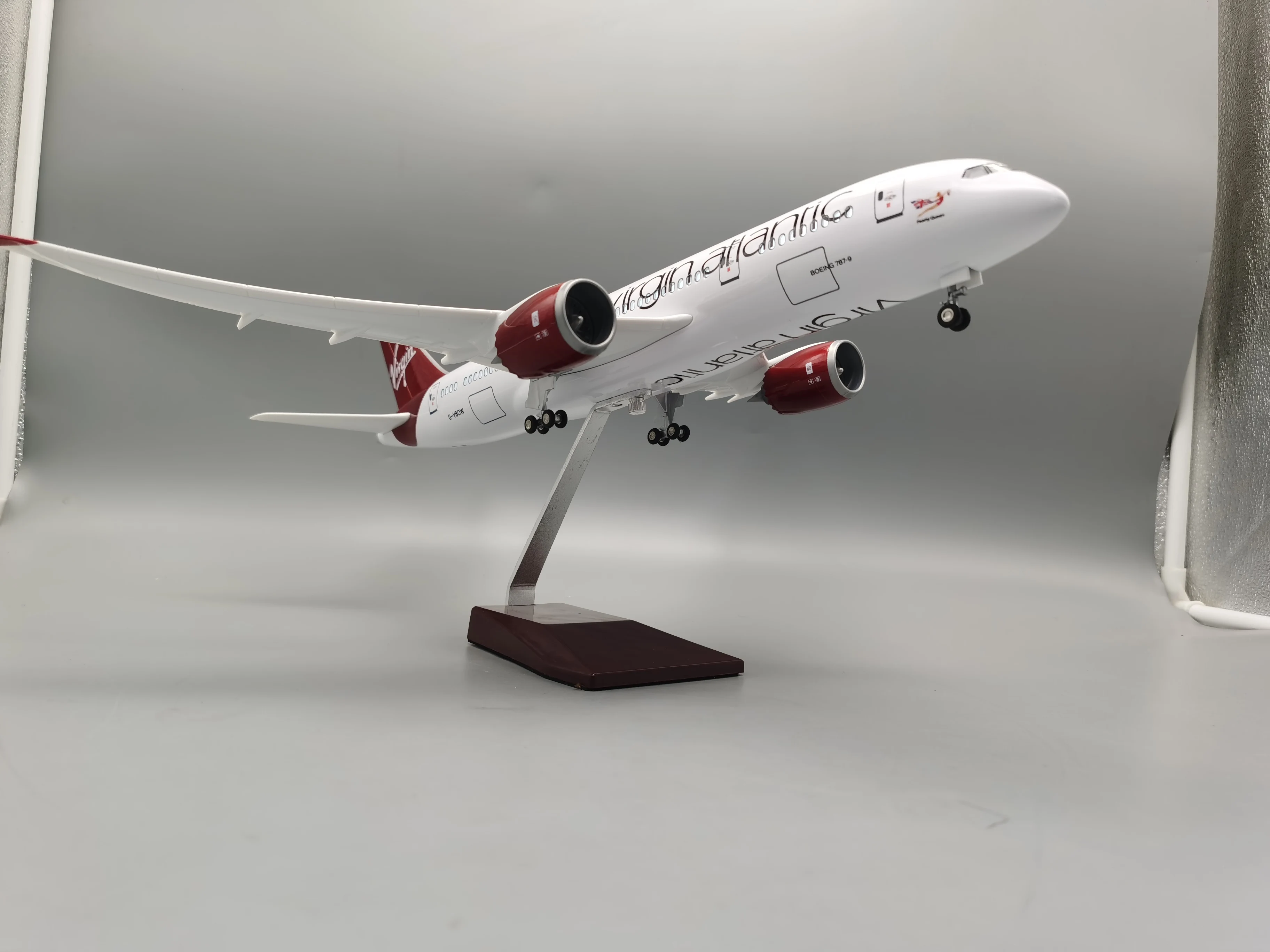 Samoloty Zabawki Skala 47cm Odlew Żywiczny Samolot B787 Virgin Airline Model Ekspozycyjny Samolot Kolekcjonerski Prezent Dla Miłośnika Lotnictwa