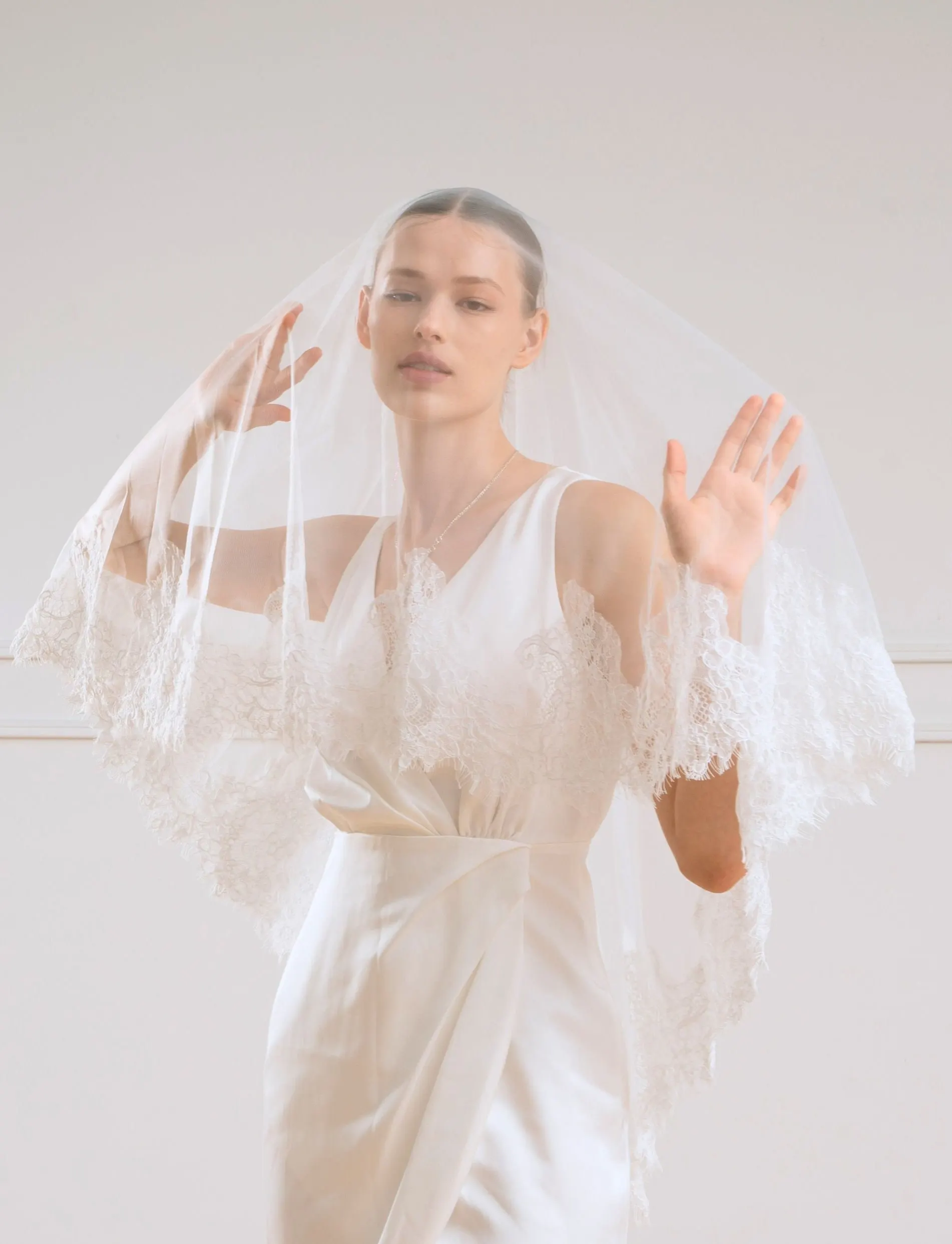 

Vintage Ivory 2 Tier Wedding Veil with Chantilly Lace Spanish Lace Veil Wedding Cathedral Bridal Veil with Blusher Fingertip