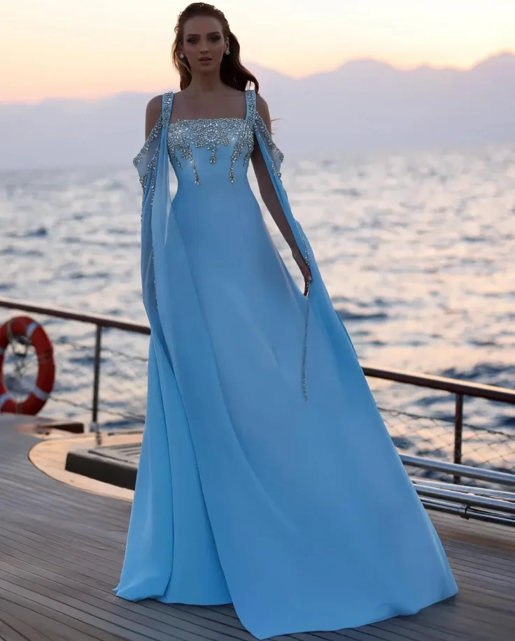 فساتين سهرة عربية سعودية باللون الأزرق السماوي بدون أكتاف وأكمام كيب كريستال مخصصة من الجيرسيه طويلة للحفلات الراقصة والمناسبات