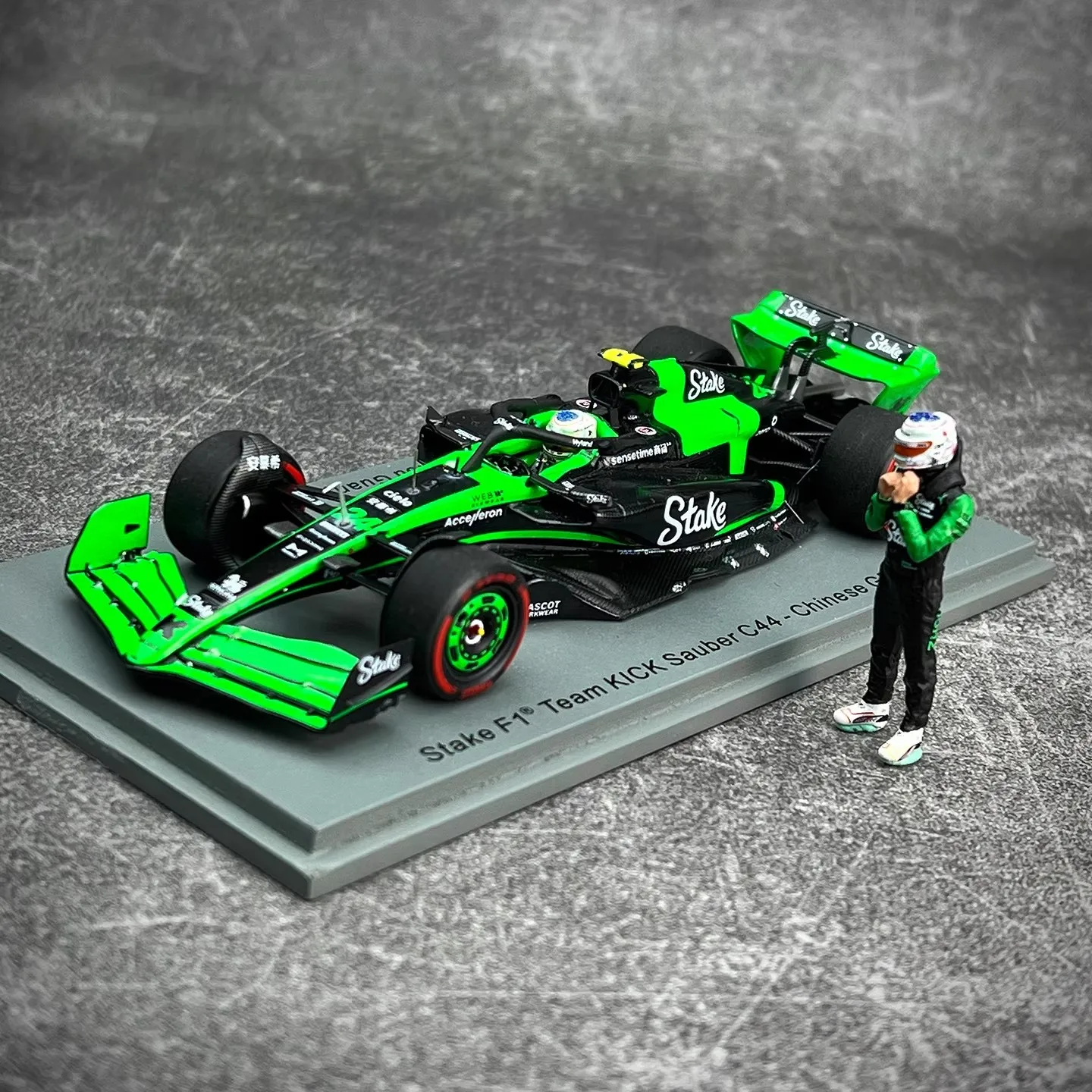 1/43 شرارة تشو قوانيو 2024 شنغهاي الجائزة الكبرى Sauber C44 F1 سباق السيارات نموذج تحصيل الديكور ثابت عرض الصبي الهدايا #2