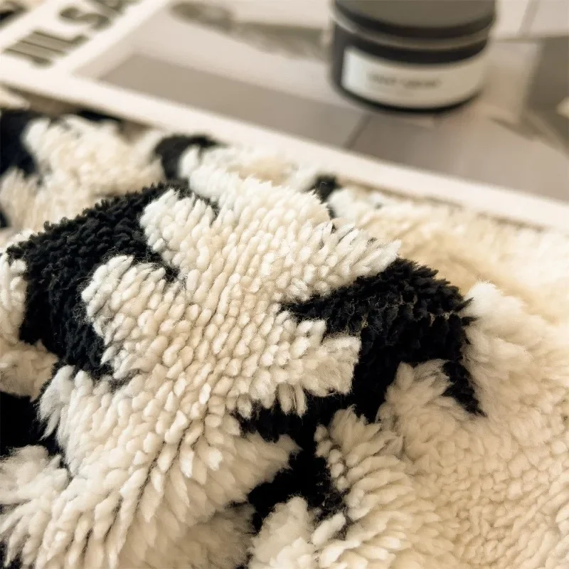 Double Layer Lamb Fleece Jacquard Blanket Thicken Warmth Retention Carpet Fleece-lined Bedroom Decoration Leisure Blanket 1pcs