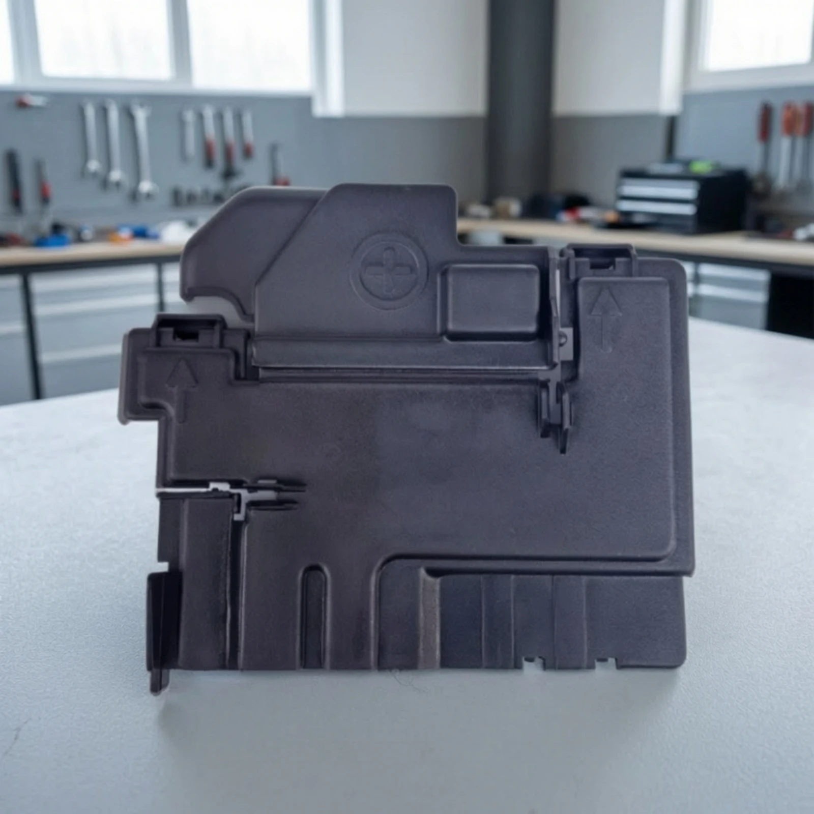 German Automaker Battery Fuse Box Cover Vehicle-Specific Skoda Auto Engine Compartment Battery Cover Clip-in Sleek
