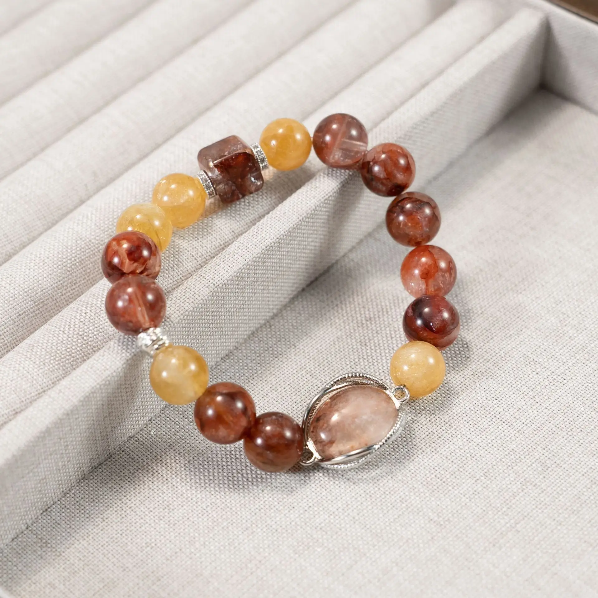 

Amber Illusion Crystal Design Natural Red Gum Flower Yellow Tower Light Luxury Handmade Versatile And Simple Bracelet Lucky Han