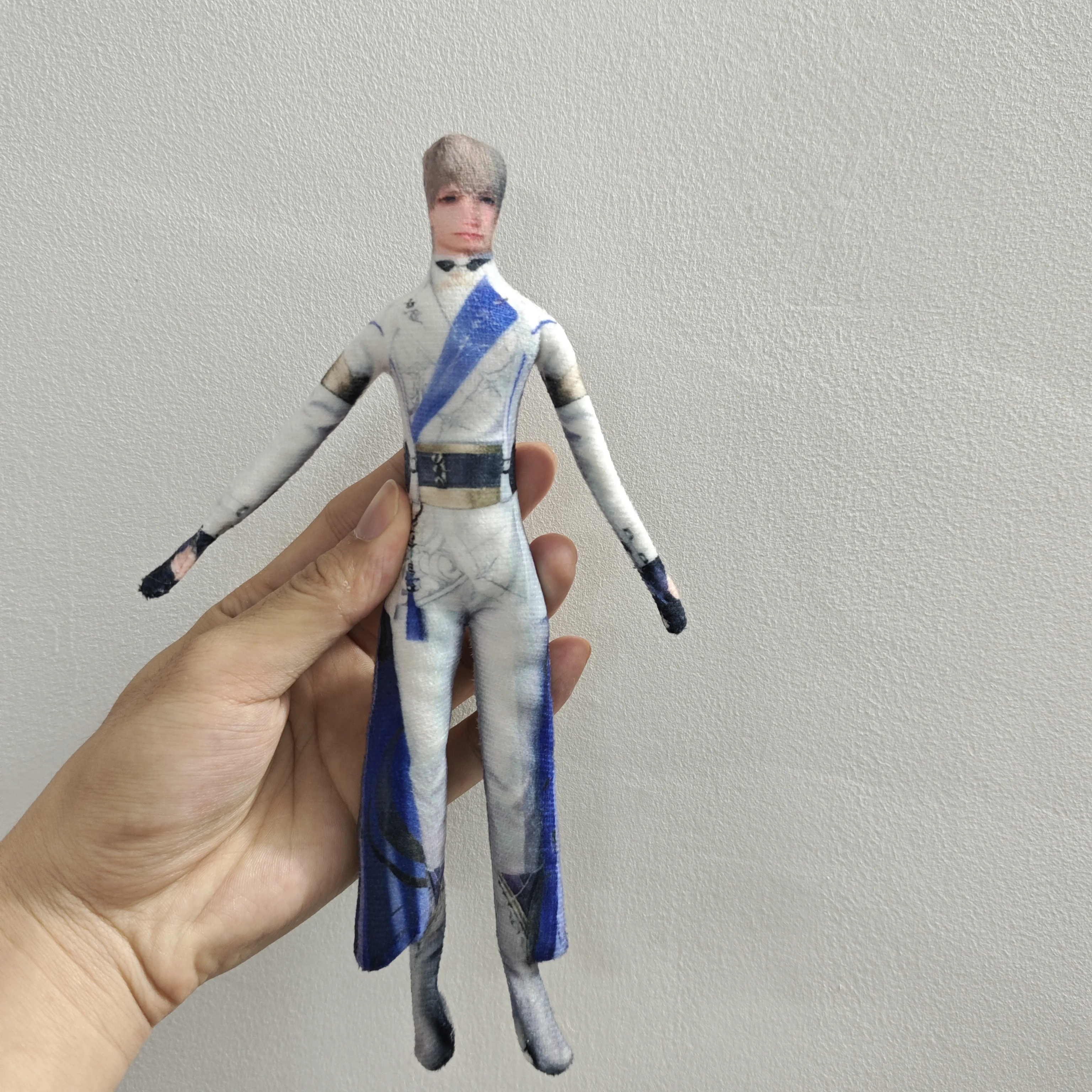 愛とディープスペースラファエルゼインケイブンシラスコスプレぬいぐるみぬいぐるみルーム装飾抽象ジョイントツイスト可能なぬいぐるみ