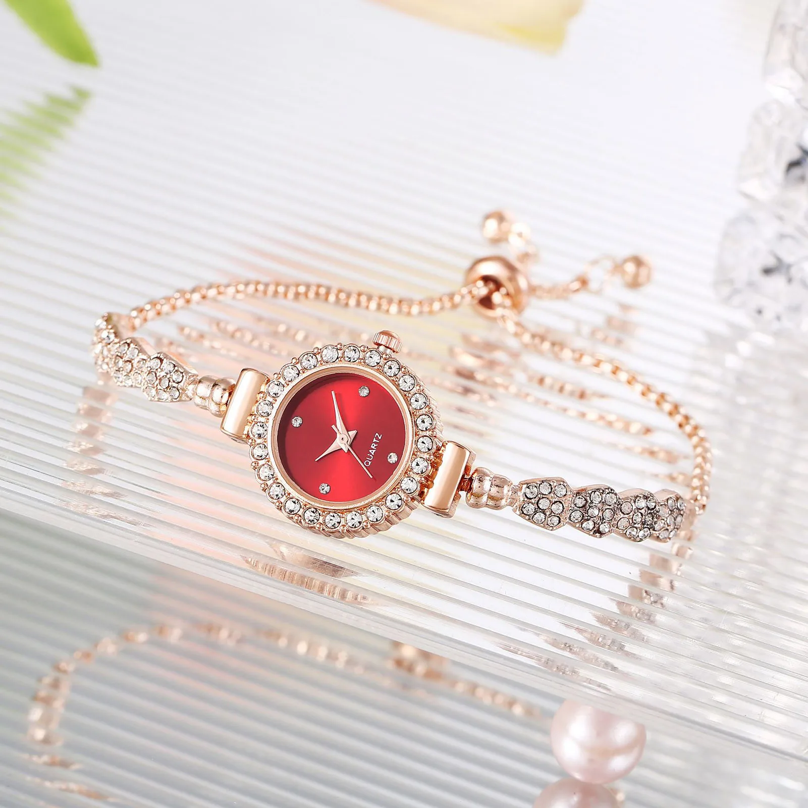 Women's Diamond Watches Bracelet Round Dial Chain Link Bracelet Analog Bangle Wrist Watch eting and Dating Office