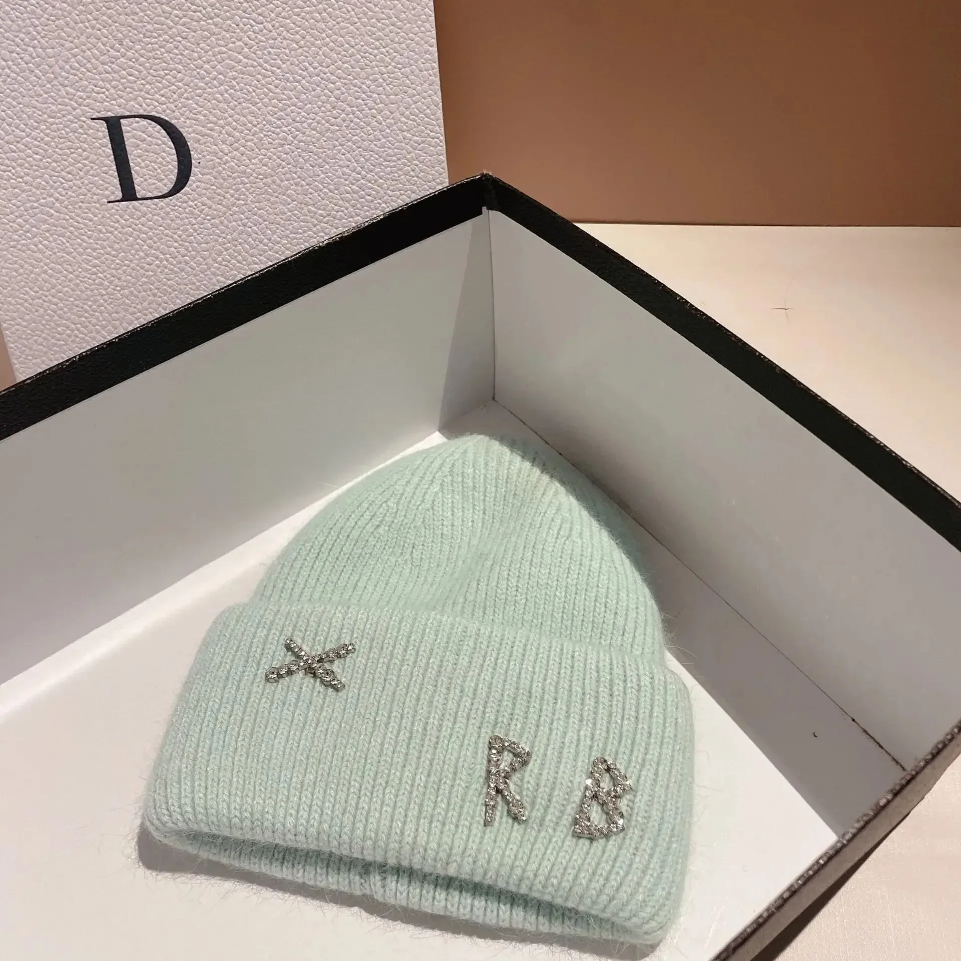 Neue Echte Modische Kaninchenhaar-Diamant-Buchstaben-Mütze, Warme Strickmütze für Damen, Designer-Freizeitmütze, Skimütze – Detail 14
