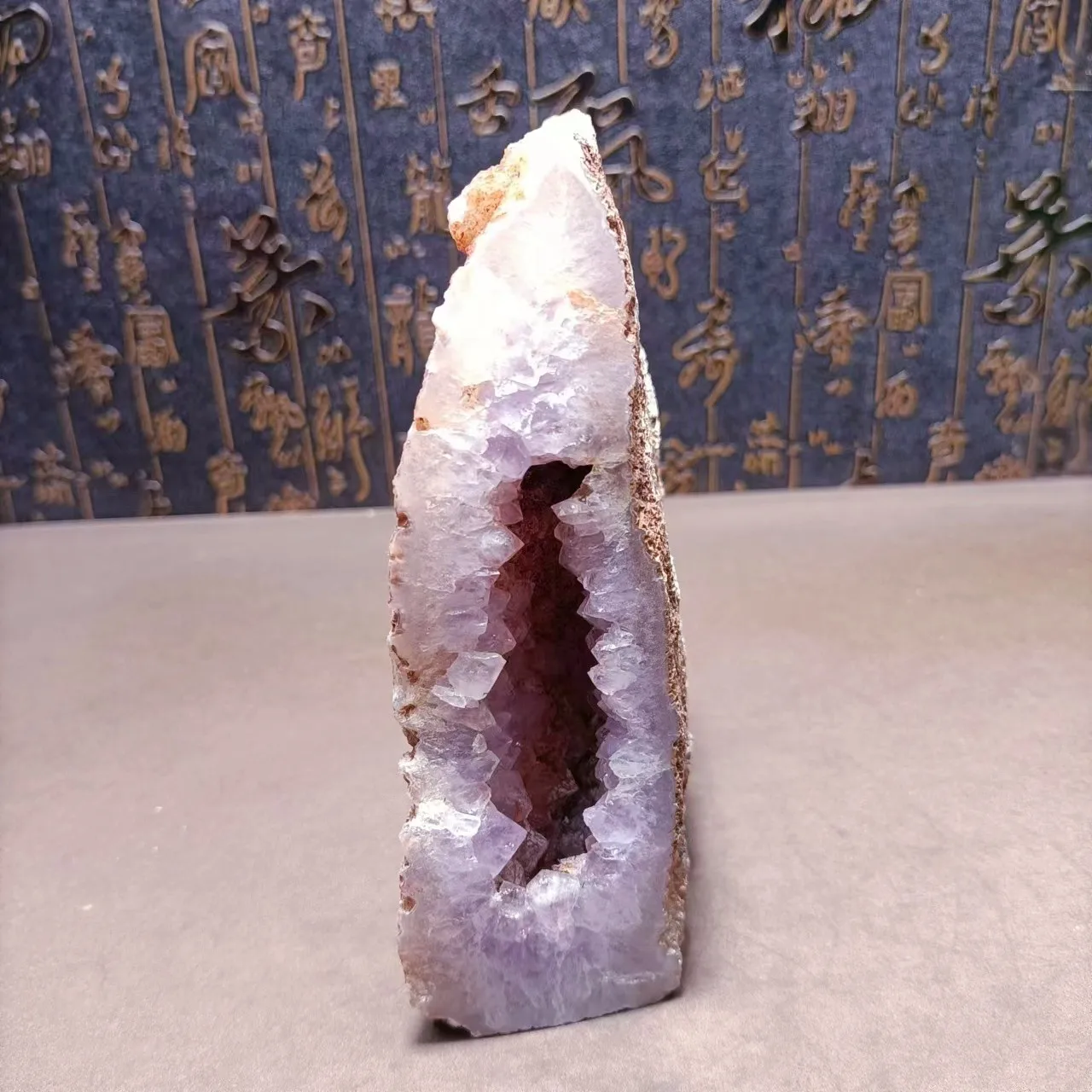 

Madagascar Natural Energy agate Raw stone hand cut amethyst Reiki quartz home decoration crystal Fashion gift & Treatment