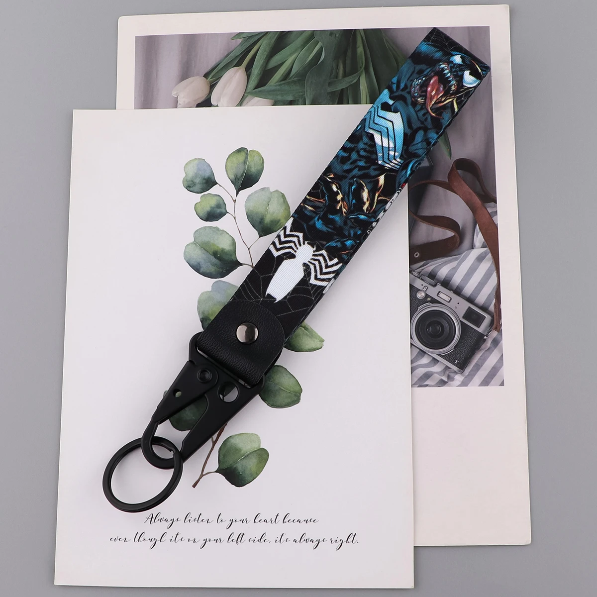 ER1952 Blue Alien Cartoon portachiavi corto aquila becco cordino per telefono corda porta Badge USB ciondolo chiavi auto cordino gioielli