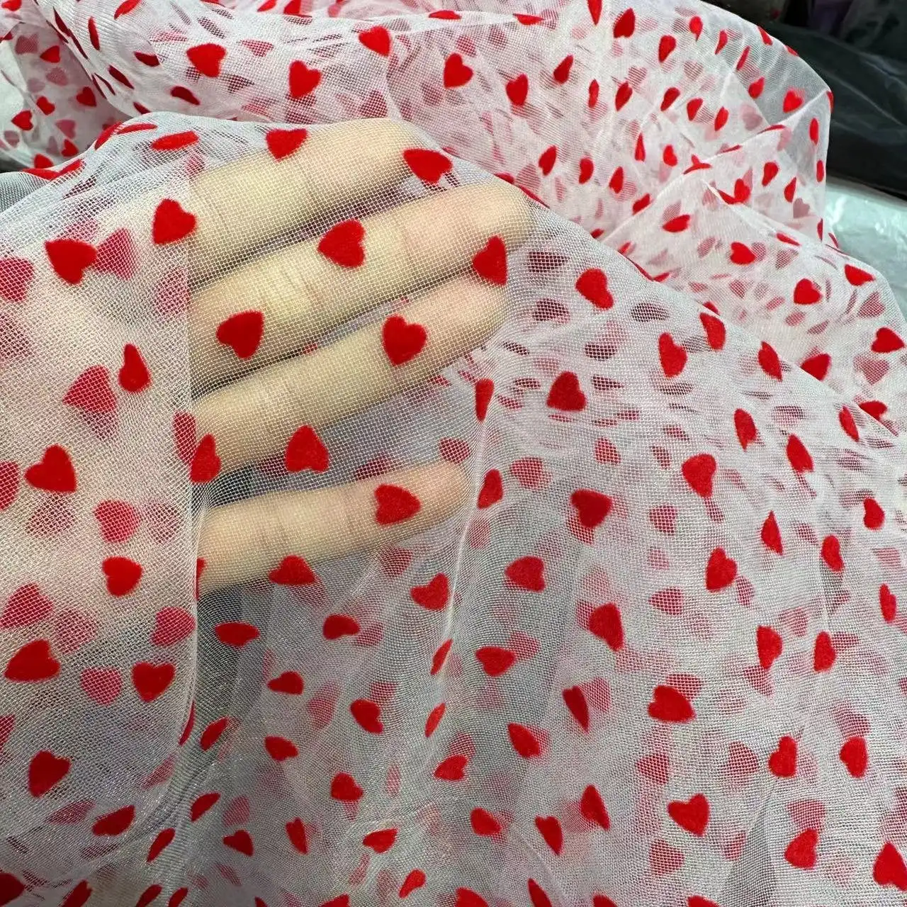 

1 Yard Flocked Heart Mesh Fabric 1.5m Wide White/Black for Kids Dress Headpiece Elegant Vintage Soft & Easy to Sew