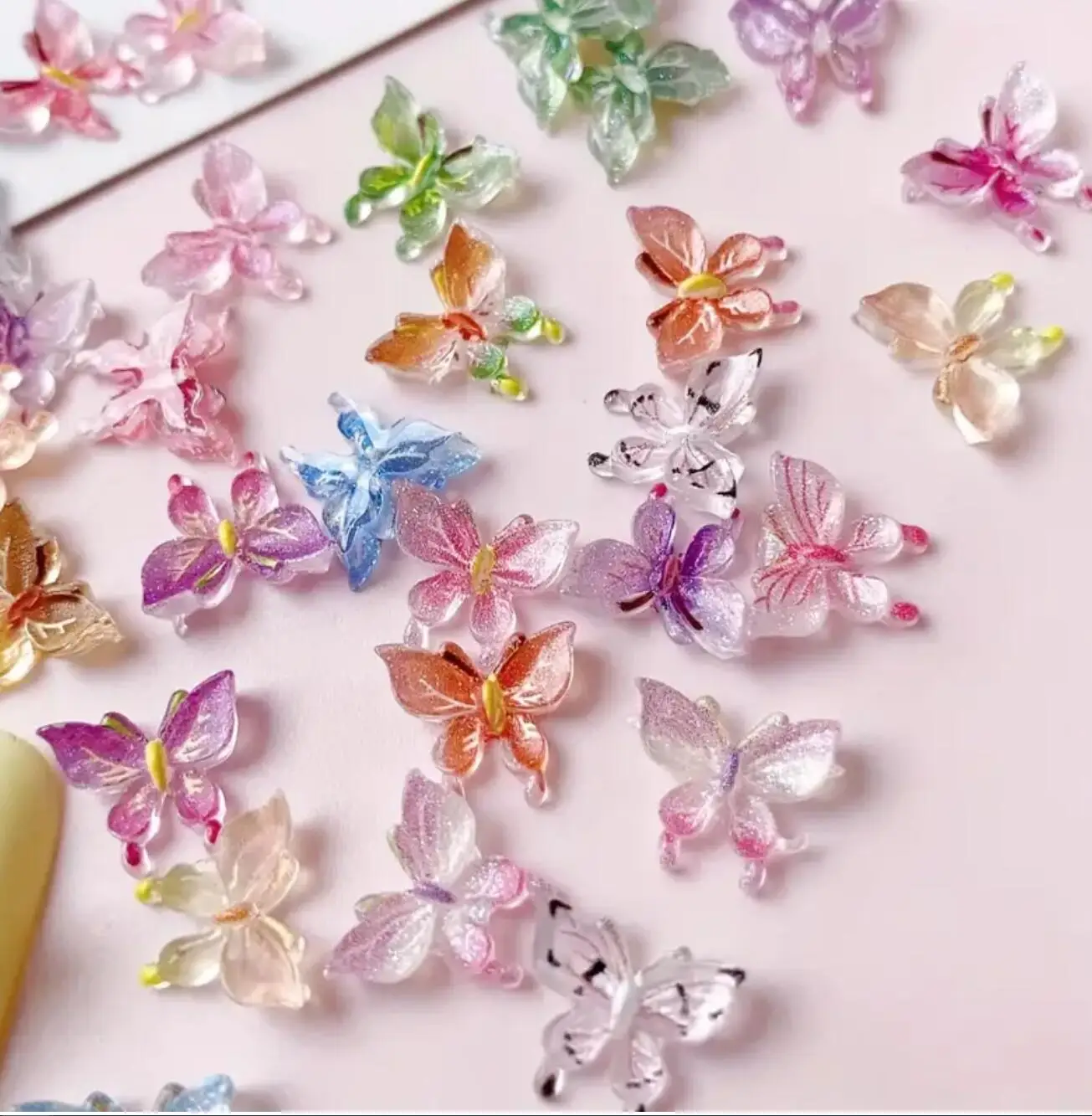 

50 шт., 3D смоляные бабочки для дизайна ногтей, подвески, разноцветные бабочки, украшения для ногтей, аксессуары для изготовления дизайнерских ювелирных изделий своими руками