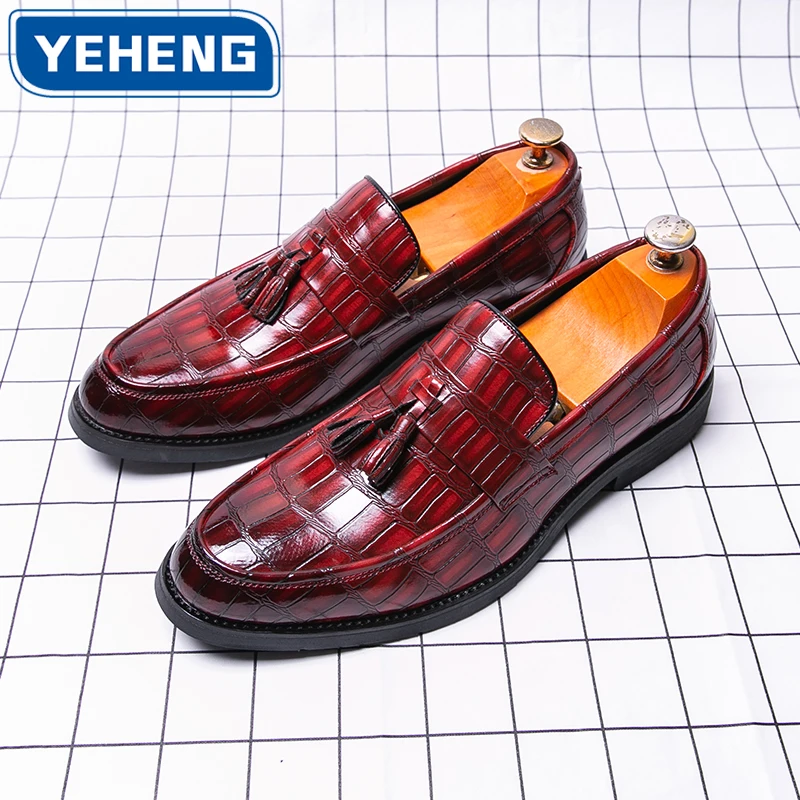 

Классические мужские лоферы с кисточками в британском стиле с каменным узором, официальная кожаная обувь, модная деловая свадебная обувь для поездок на работу