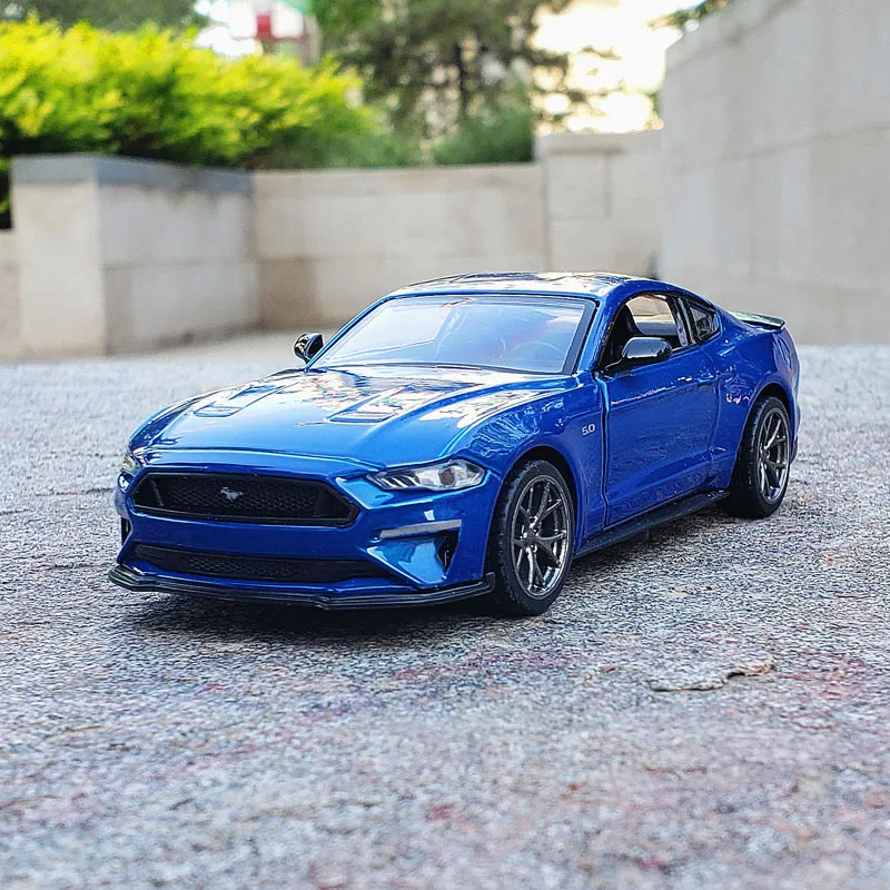 Ford Mustang GT 2018, coche de juguete de aleación fundido a presión con sonido y luz, juguete coleccionable para niños, regalo de cumpleaños, 1:34