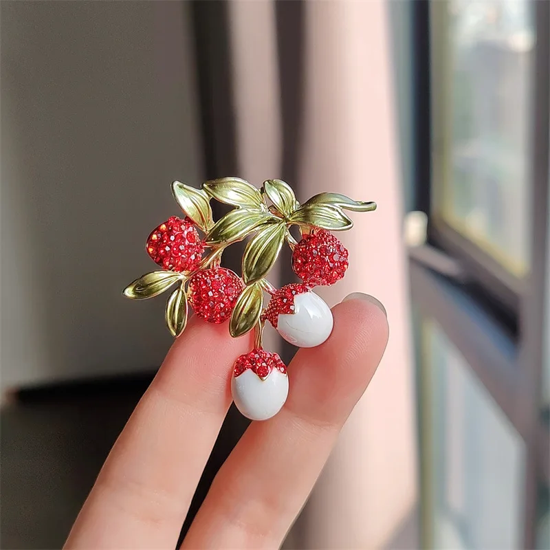 Creative Rhinestone Lychee Branch Brooches for Women Unisex Enamel Fruit Pins Banquet Party Backpack Gifts Jewelry Accessories