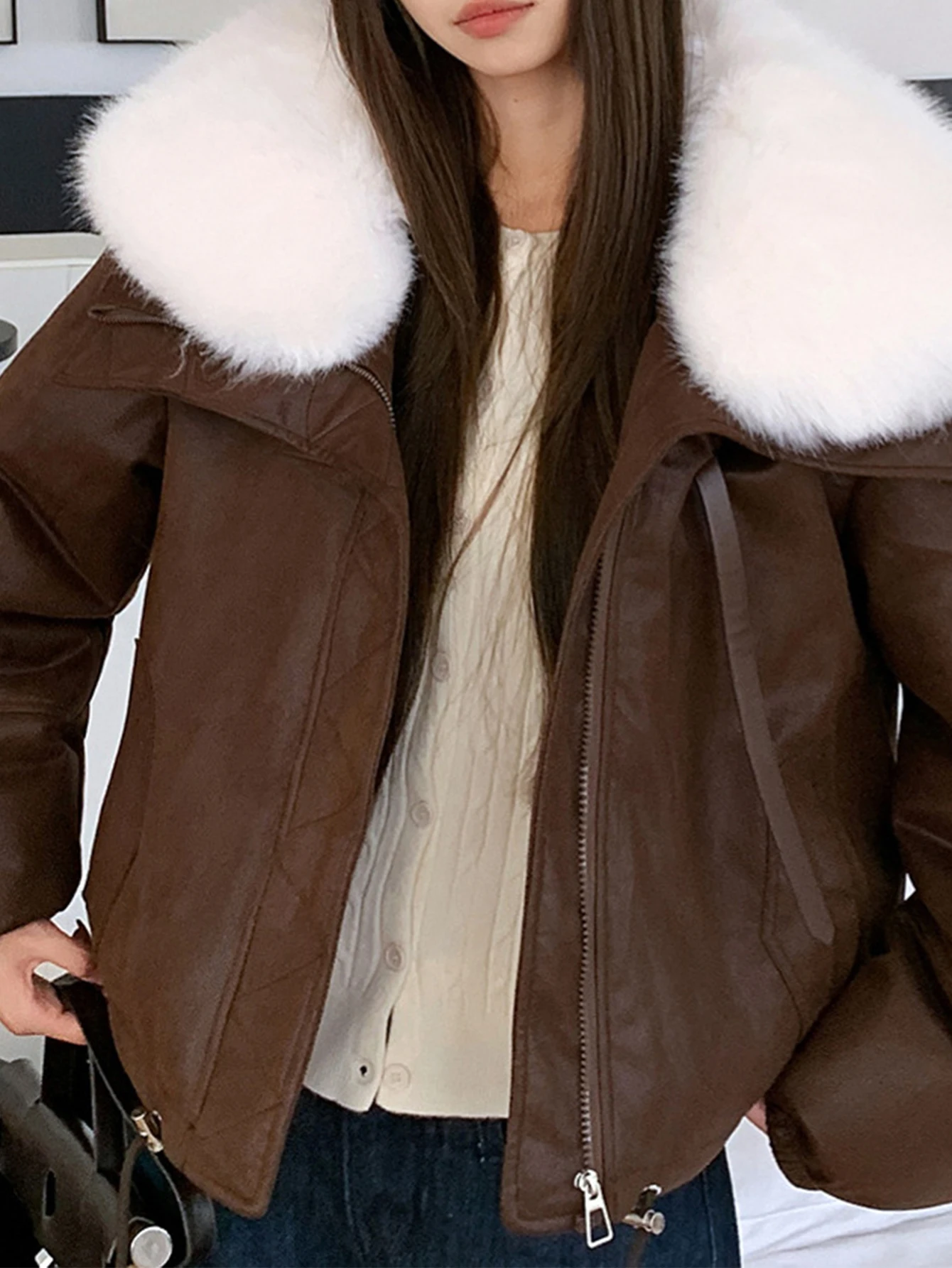 سترة قطنية سميكة للمحطة الأوروبية للنساء شتوية بياقة مقلوبة تصميم كوري نمط صغير الحجم ملابس خارجية عصرية