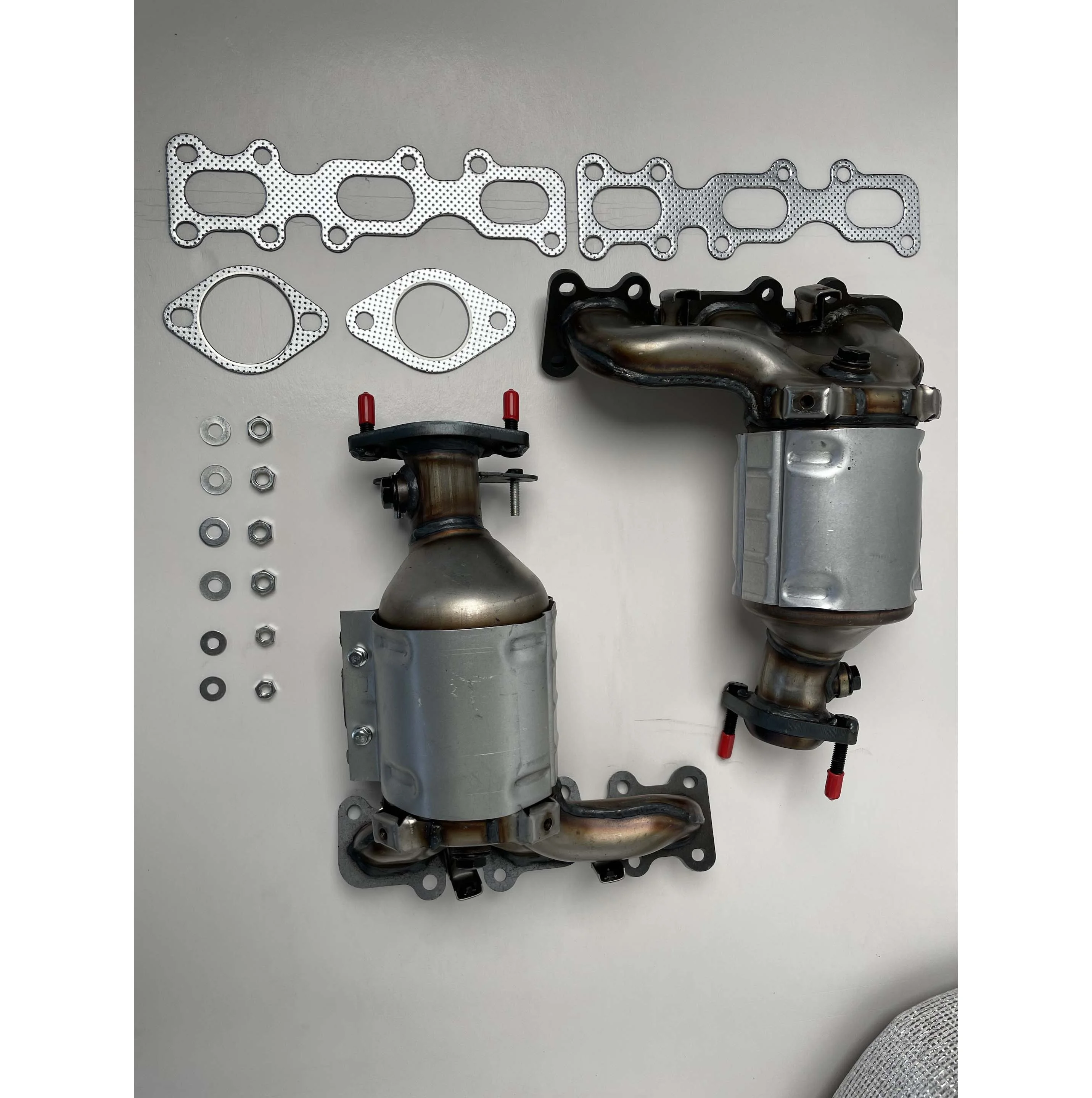 Exhaust Manifold With Integrated Catalytic Converter For Ford Explorer For Flex For Edge For Taurus For Lincoln