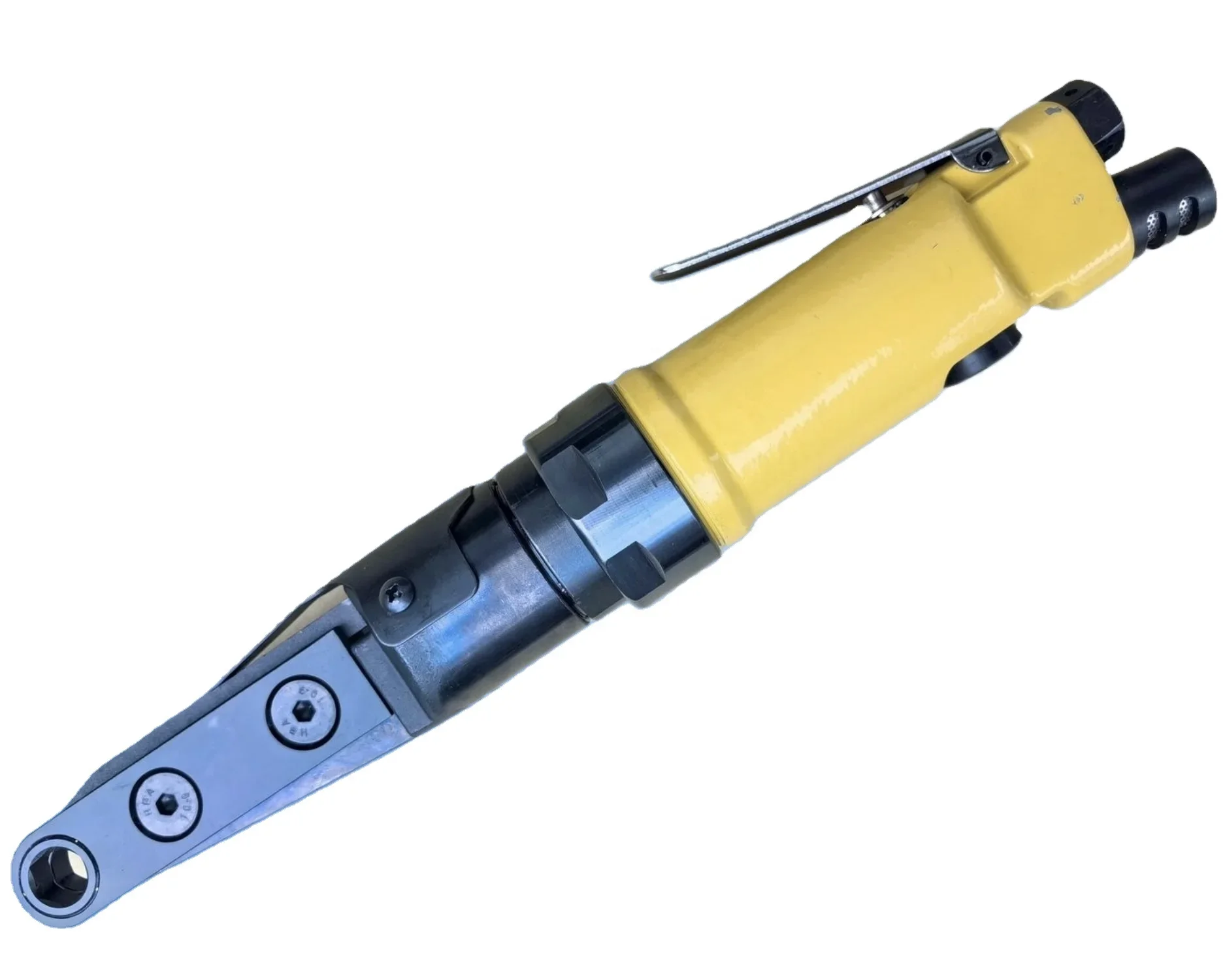 

Пневматический ударный гайковерт с перфорированной конструкцией с трещоткой