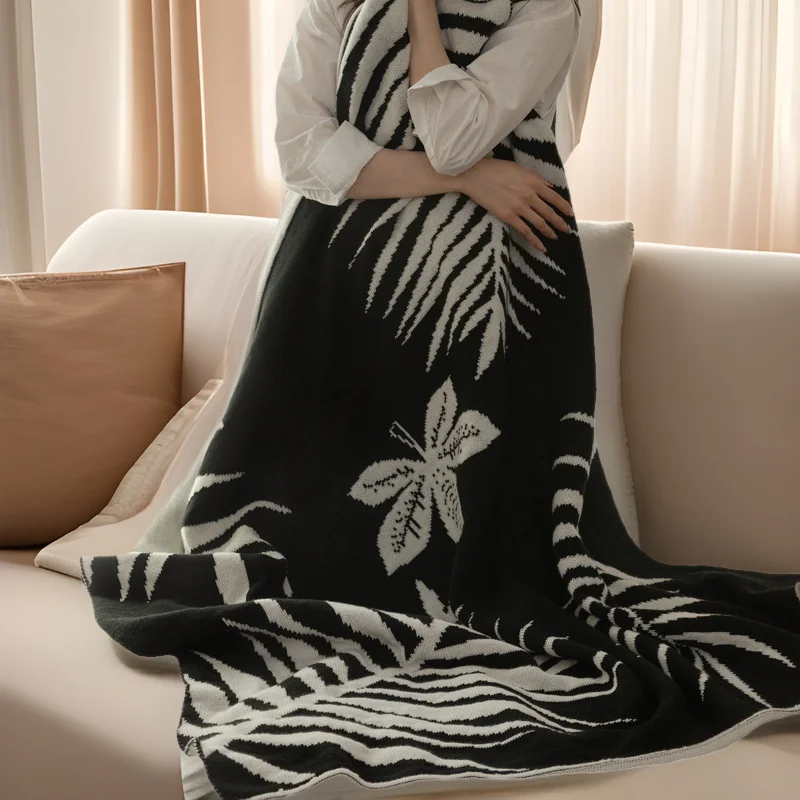 Black and White Contrasting Knitted Sofa Cover Blanket Thin Air Conditioning Blanket for Office Nap Multi-Purpose Towel Quilt