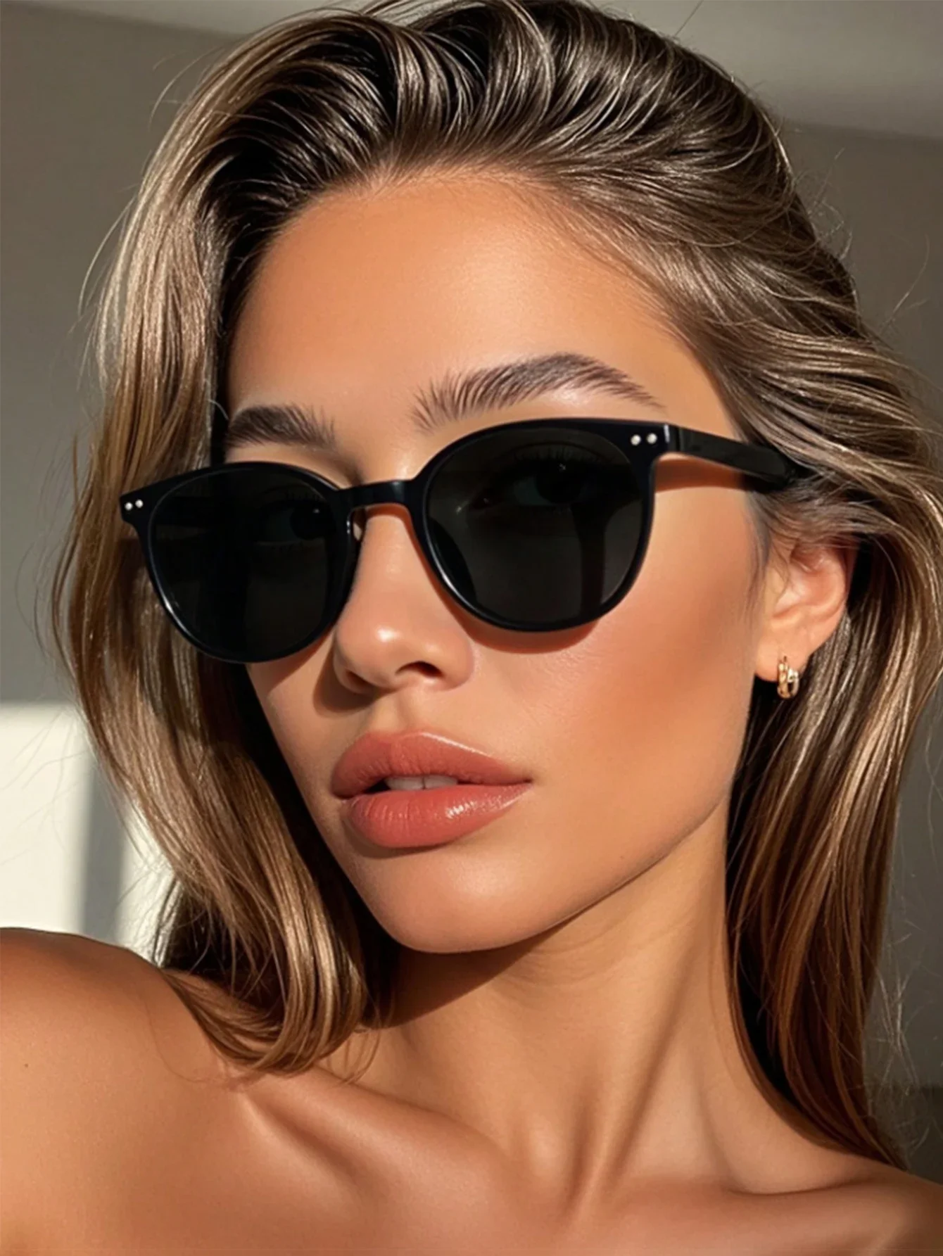 New Fashionable Round Frame Sunglasses with Rivet Decoration Suitable for Everyday Wear Street Photography Beach Camping