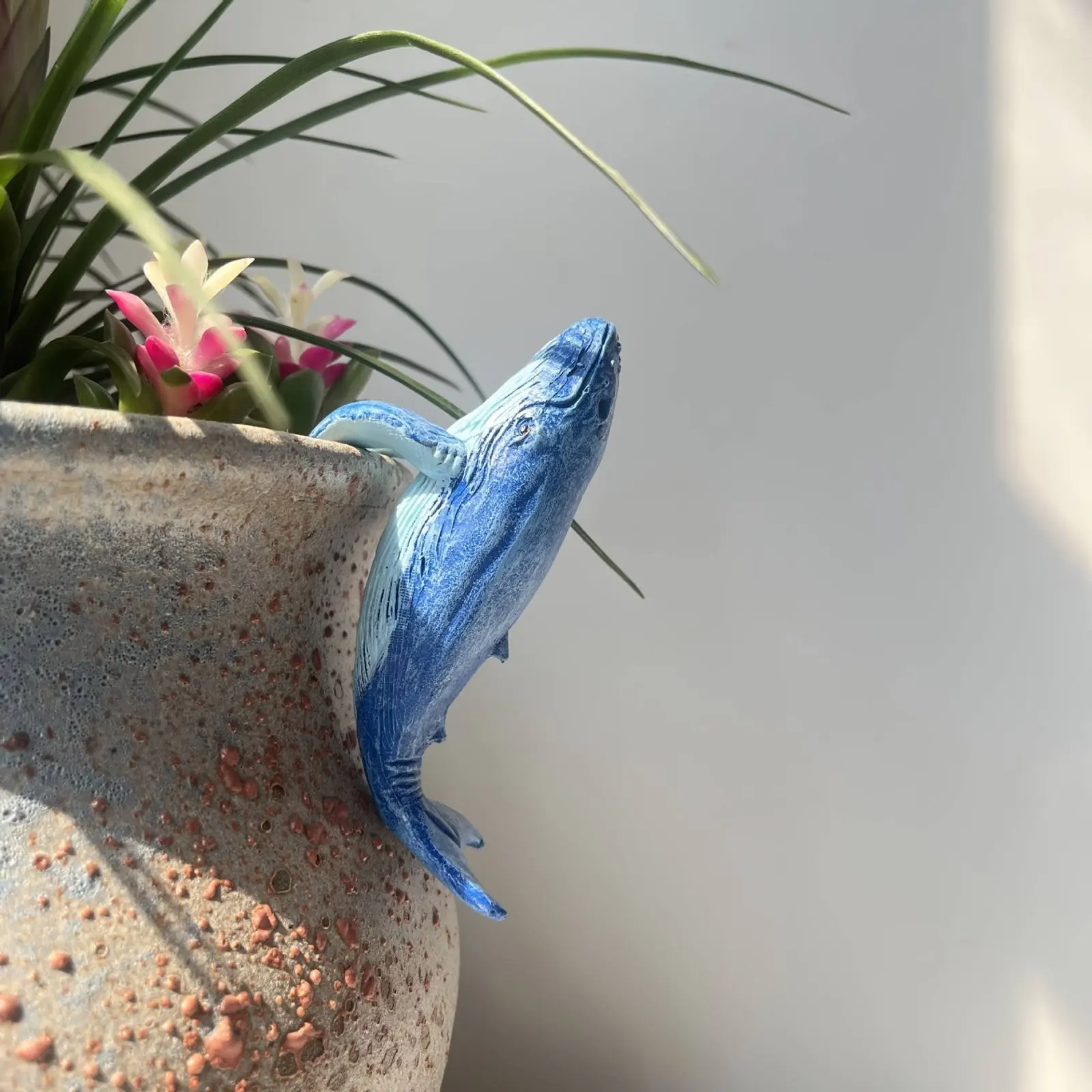 Resin Marine Mammal Sculpture Indoor Outdoor Use Climbing Marine Mammal Statue