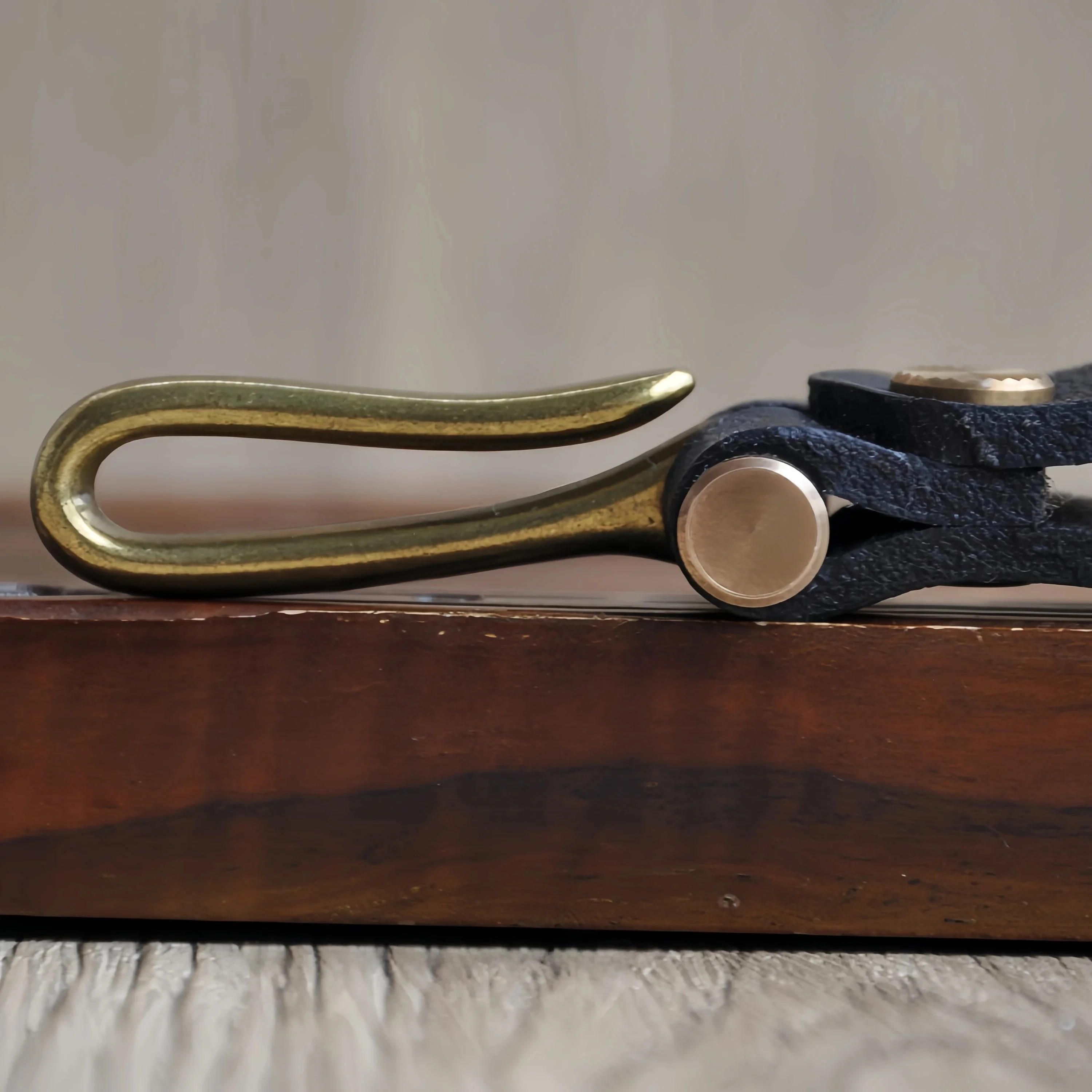 Handmade Original Creative Vintage Keychain Leather Keyring Simple Minimalist Design Versatile Occasions Customizable Color