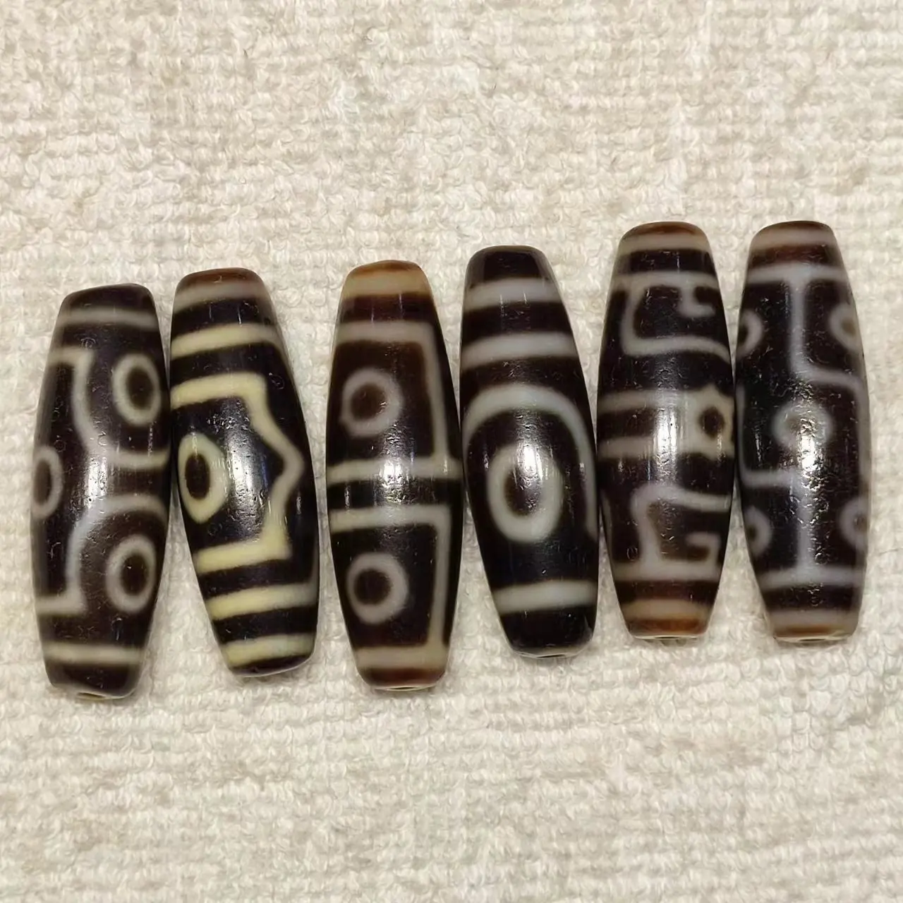 

1pcs/lot natural multi-pattern old agate dzi brown Weathering lines White core holes Rare breeds Accessories Handmade beads diy