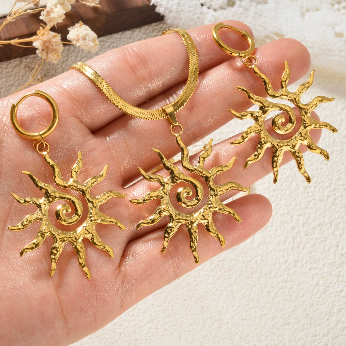 2pcs Set Earrings Necklace Wedding Bride Sun Pendant Drop Earrings Accessories Artistic Personalized Souvenirs Neck Chain Gifts