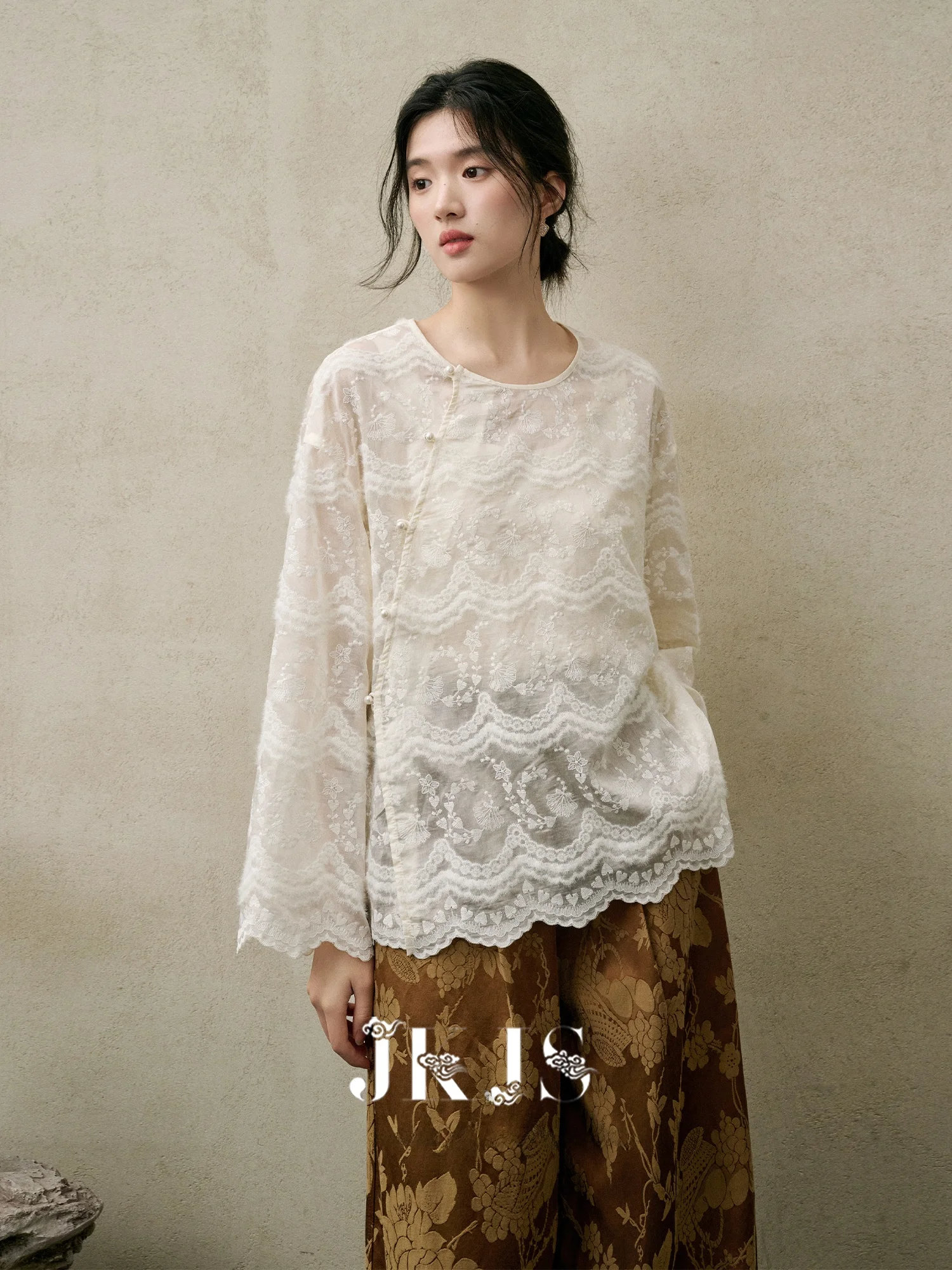 

Новый китайский шелковый бархатный топ с вышивкой irt Jaet, ранняя осень, топ на пуговицах, женский свободный крой, длинный све