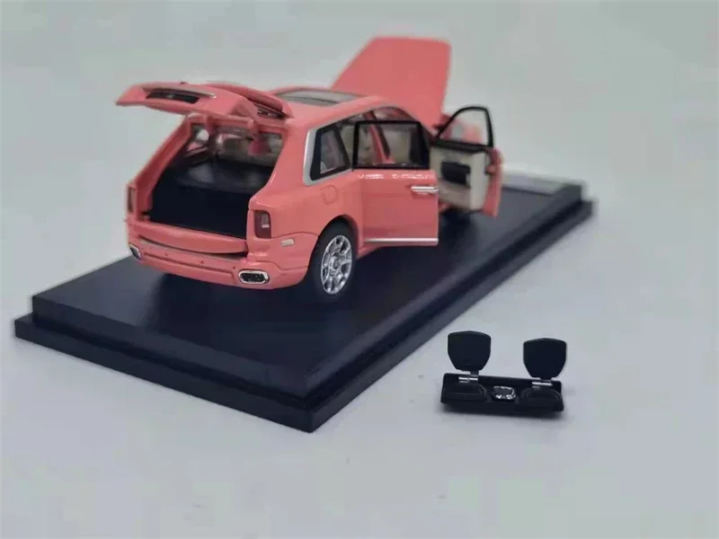 DCM 1:64 Cullinan SUV Full Open Pink / PinkPig Diecast Model Car