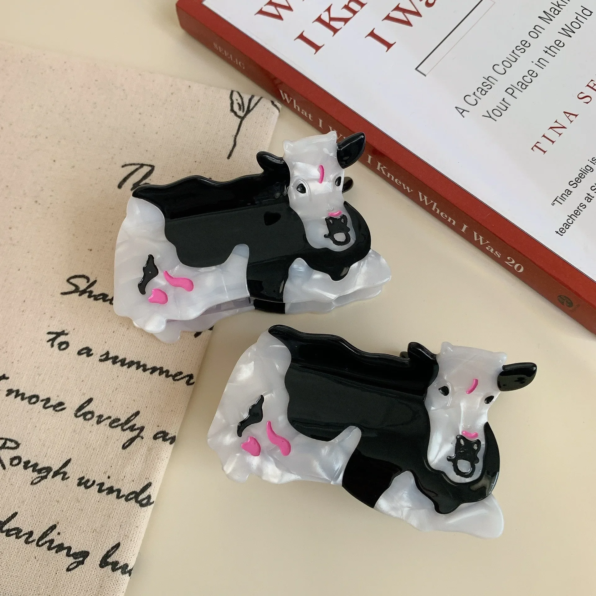 

BYL New Cartoon Animal Cow Hair Clips Acetate Hair Claws Cute Fashionable and Versatile Design Crab Clip Female Hair Accessories