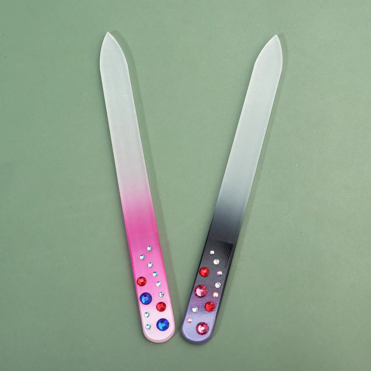 ตะไบเล็บแก้วหลากสี 2 ชิ้น ทนทาน ใช้สำหรับทำเล็บมือ ดูแลเล็บมือ ใช้ได้ทั้งที่บ้านและร้านเสริมสวย อุปกรณ์ดูแลเล็บมือ