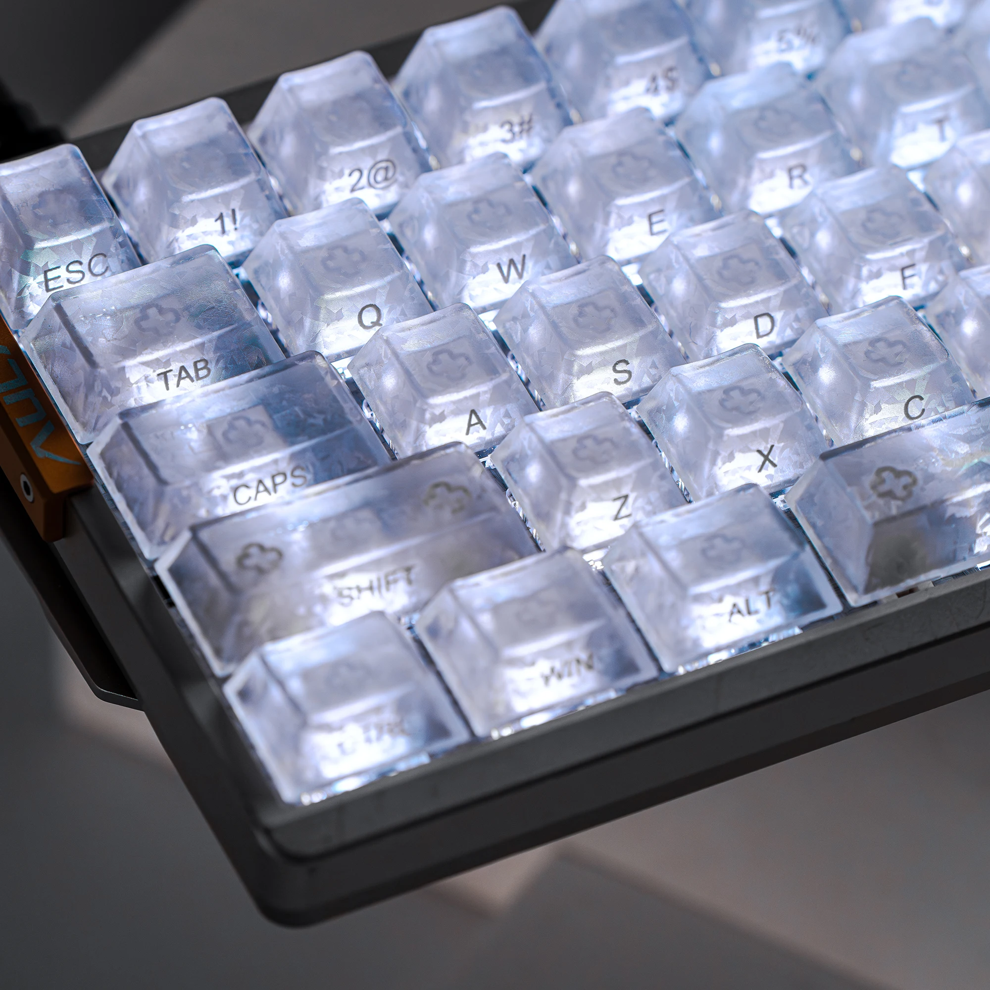 

Womier 106 Keys White Forged Carbon PBT KeyCaps Cherry Profile Backlit Side Print Key caps for Cherry MX Switches Keyboard