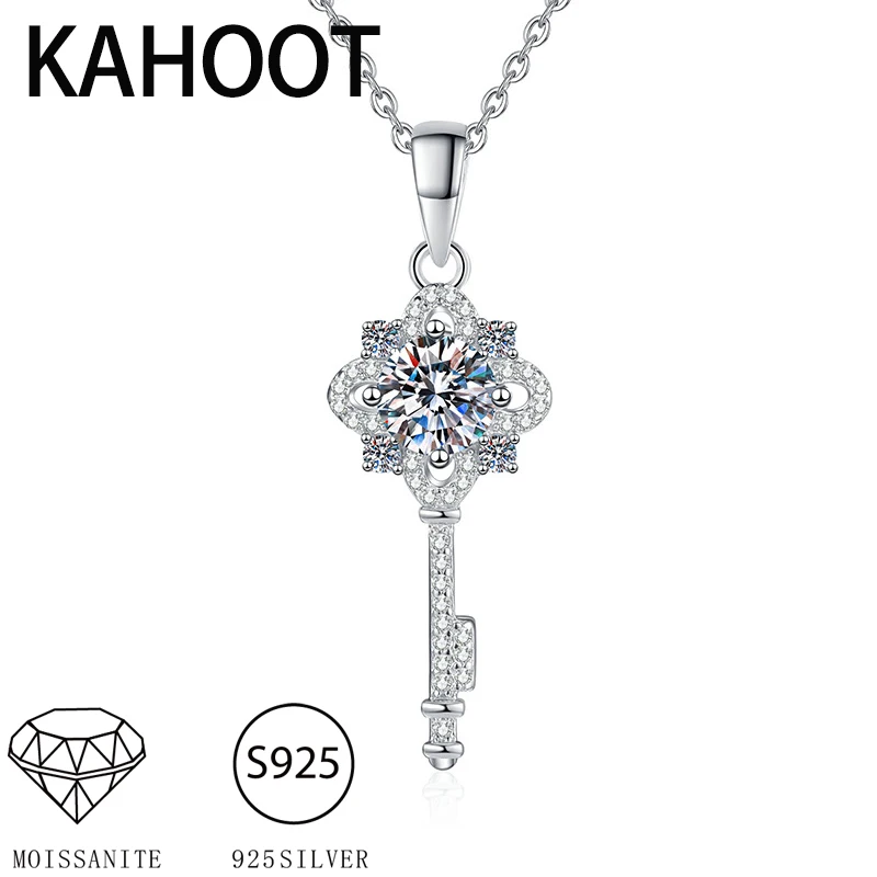 

A 925 silver 1 carat moissanite classic simple versatile four-leaf clover key high quality men's and women's pendant necklace