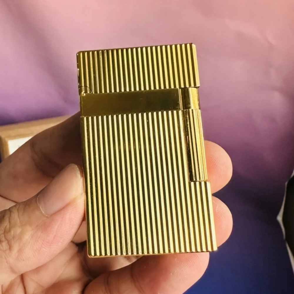 S.T.Dupont ولاعة فاخرة ذات علامة تجارية، جودة عالية، تصميم كلاسيكي، مملوءة بالغاز، تأتي مع مجموعة من الملحقات الأصلية. Dupont logo #3