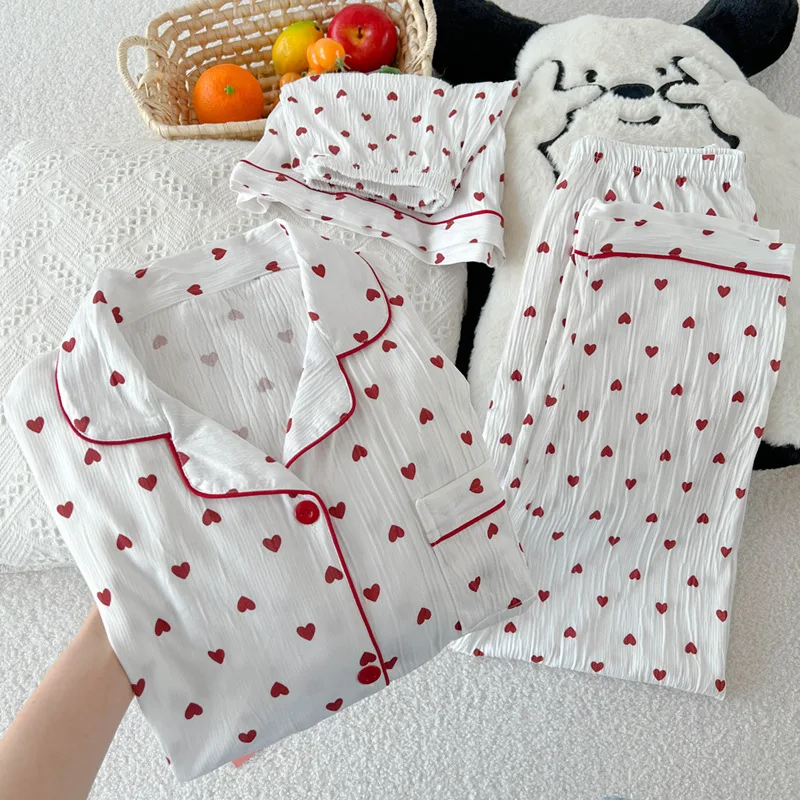 

Модные минималистичные свежие пижамы с принтом красного сердца для женщин, летнее новое поступление, домашняя одежда с короткими рукавами, комплект из трех предметов