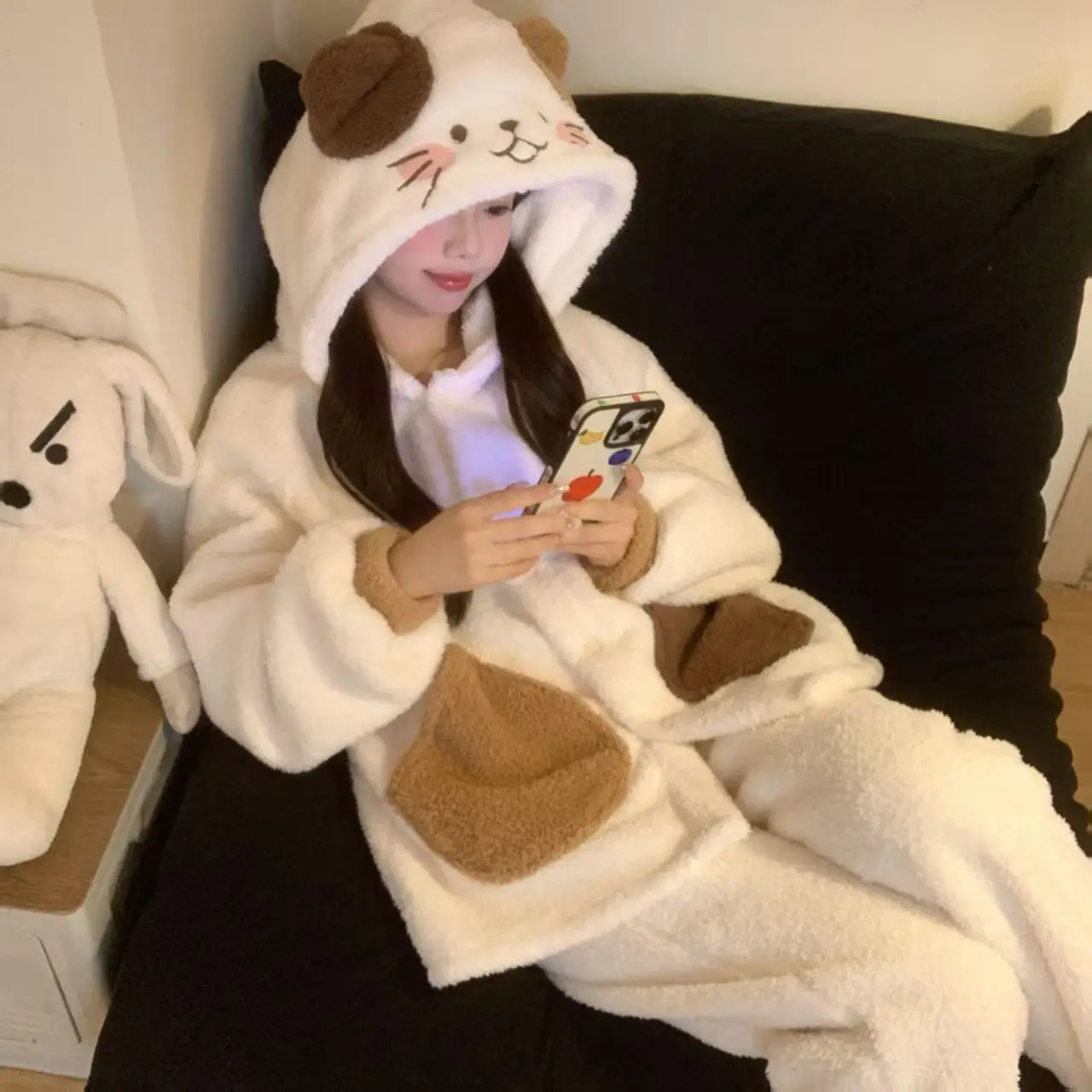 

Hooded Calico Cat Sleepwear for Women in Winter, with Thick and Warm Flannel Added, Suitable for Outdoor Wear