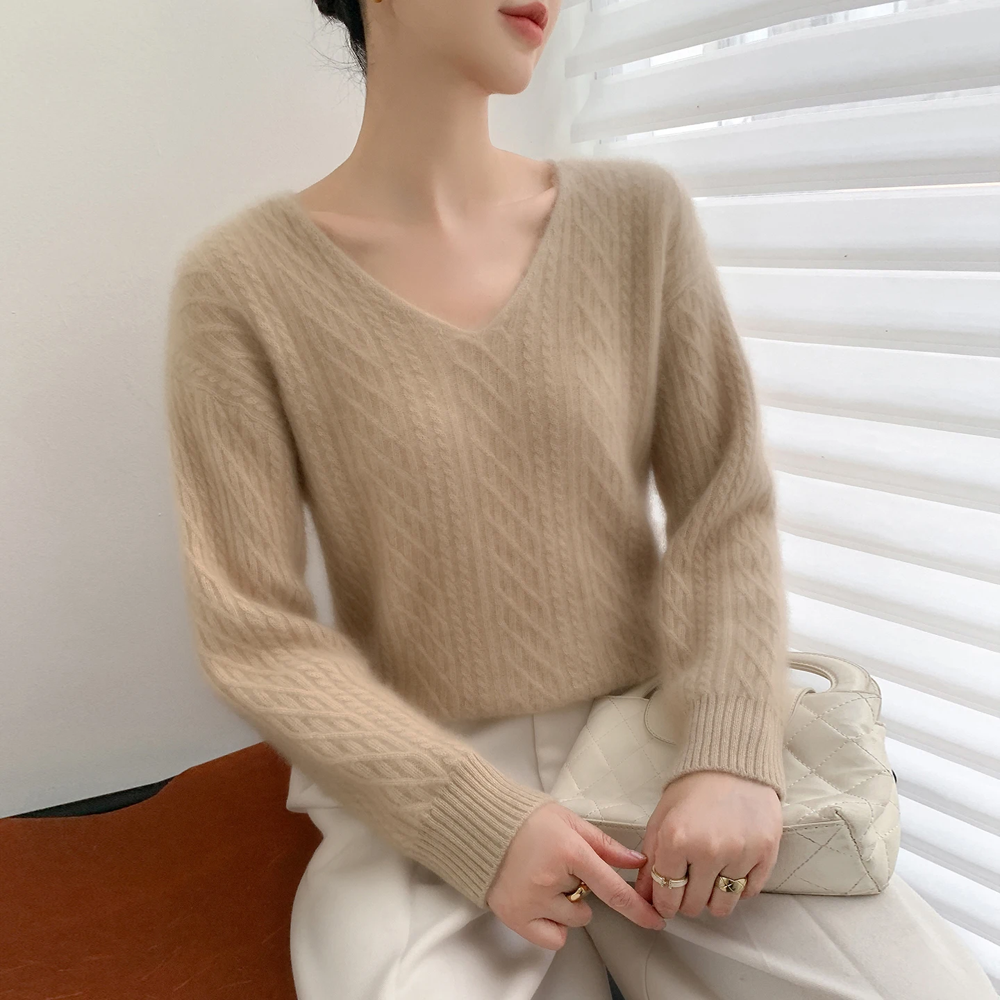 2025 Autumn/Winter Twisted Flower V-neck Cashmere Sweater Women's European Goods Thickened Autumn/Winter Loose Knitted Sweater