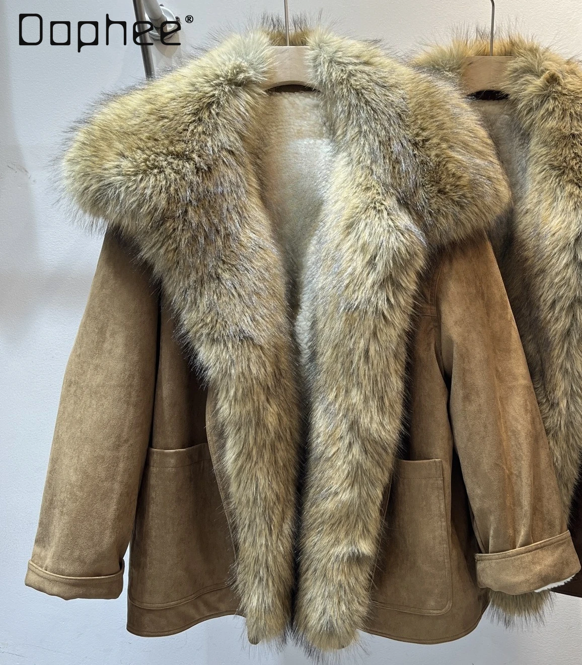 

2025 Новая элегантная теплая женская зимняя куртка, пальто из искусственного меха, модный топ в европейском и американском стиле, пальто с большим меховым воротником