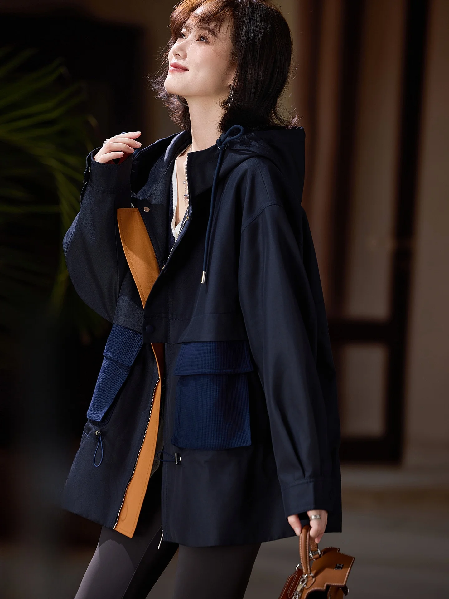 

Уличная повседневная куртка свободного кроя с капюшоном для женщин, весенняя новинка, большие размеры, лоскутная, на молнии, удлиненная