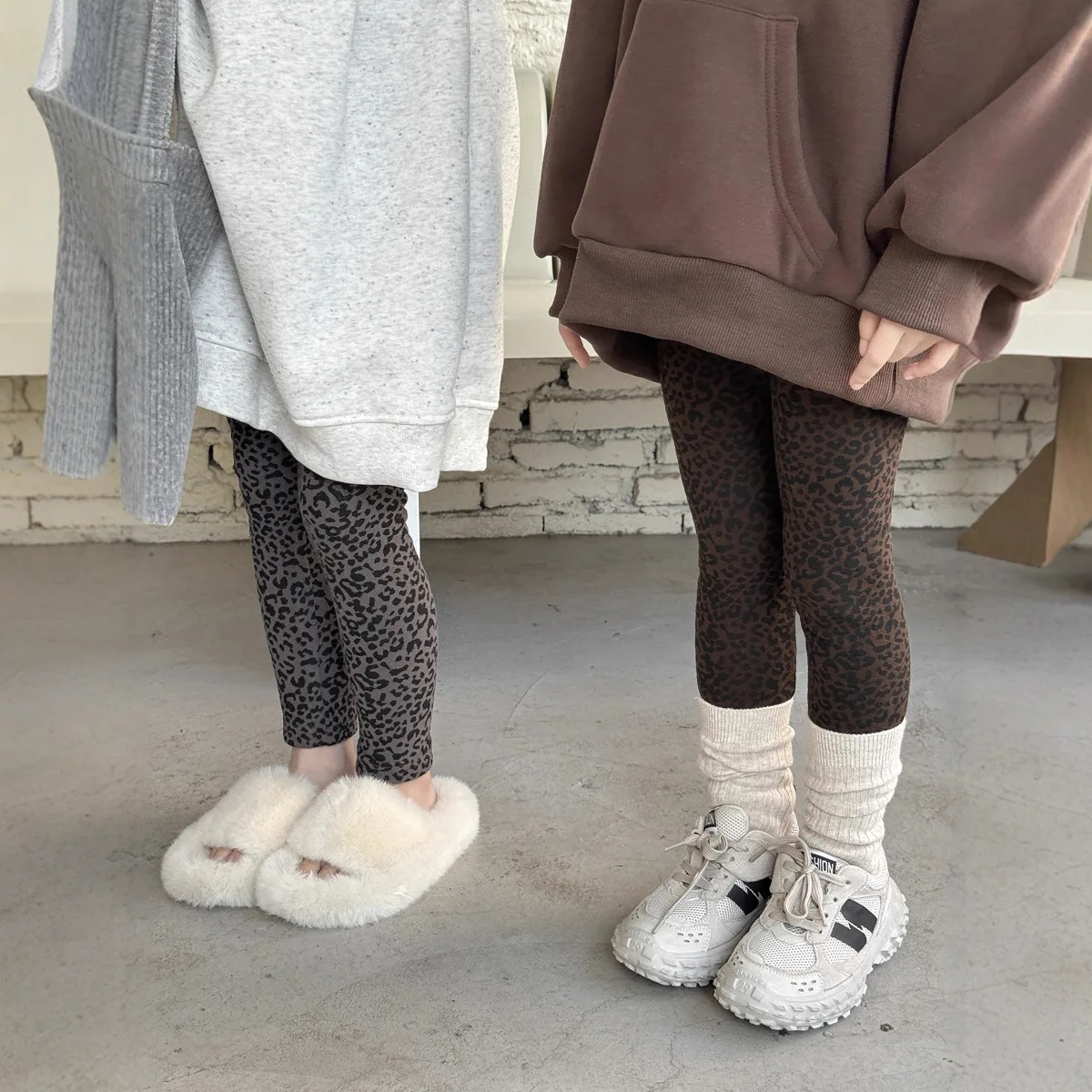 

Новые корейские леггинсы с леопардовым принтом для девочек на осень и зиму, тонкие бархатные леггинсы с высокой талией для маленьких девочек