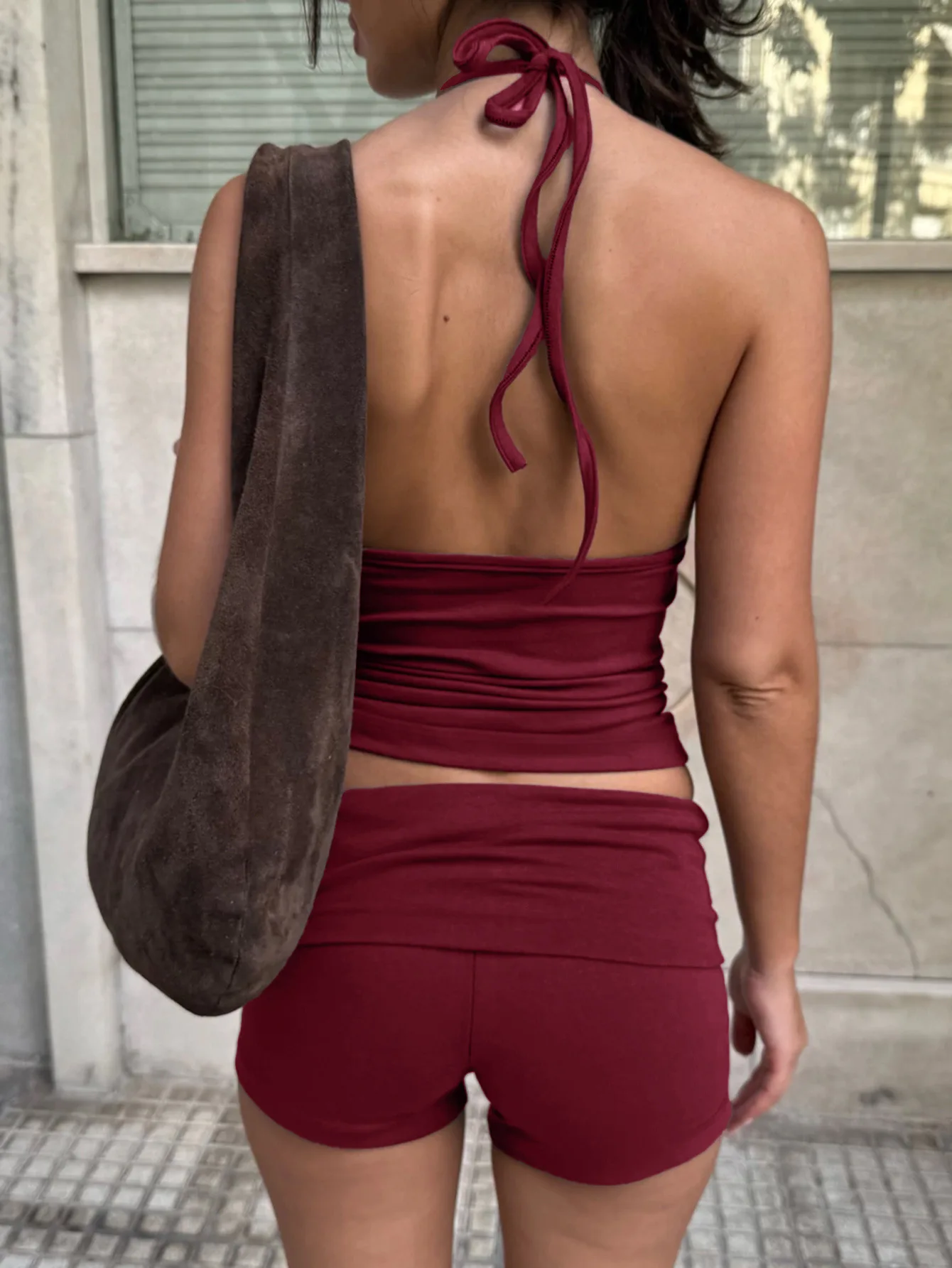 Damski dwuczęściowy strój sportowy do jogi z krótkim rękawem i szortami, model 2025, do zawieszenia na szyi.