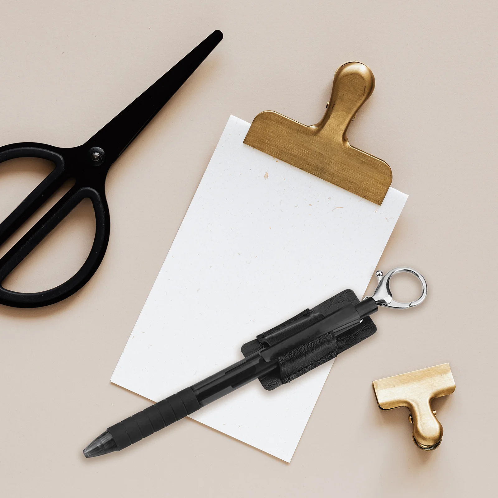 

Glasses Storage Sleeve Portable PU Metal Glasses Hanger Eyeglasses Protector with Scratch Resistant Lining Stylish