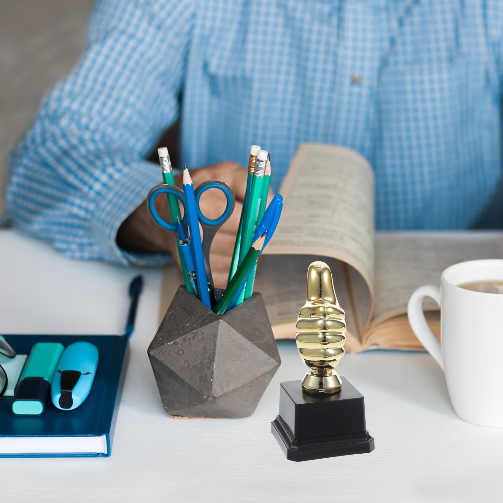 

8 шт., золотой пластиковый трофей для большого пальца, награда для развлечения спортивной церемонии, классные принадлежности, призы для футбольной вечеринки, трофеи