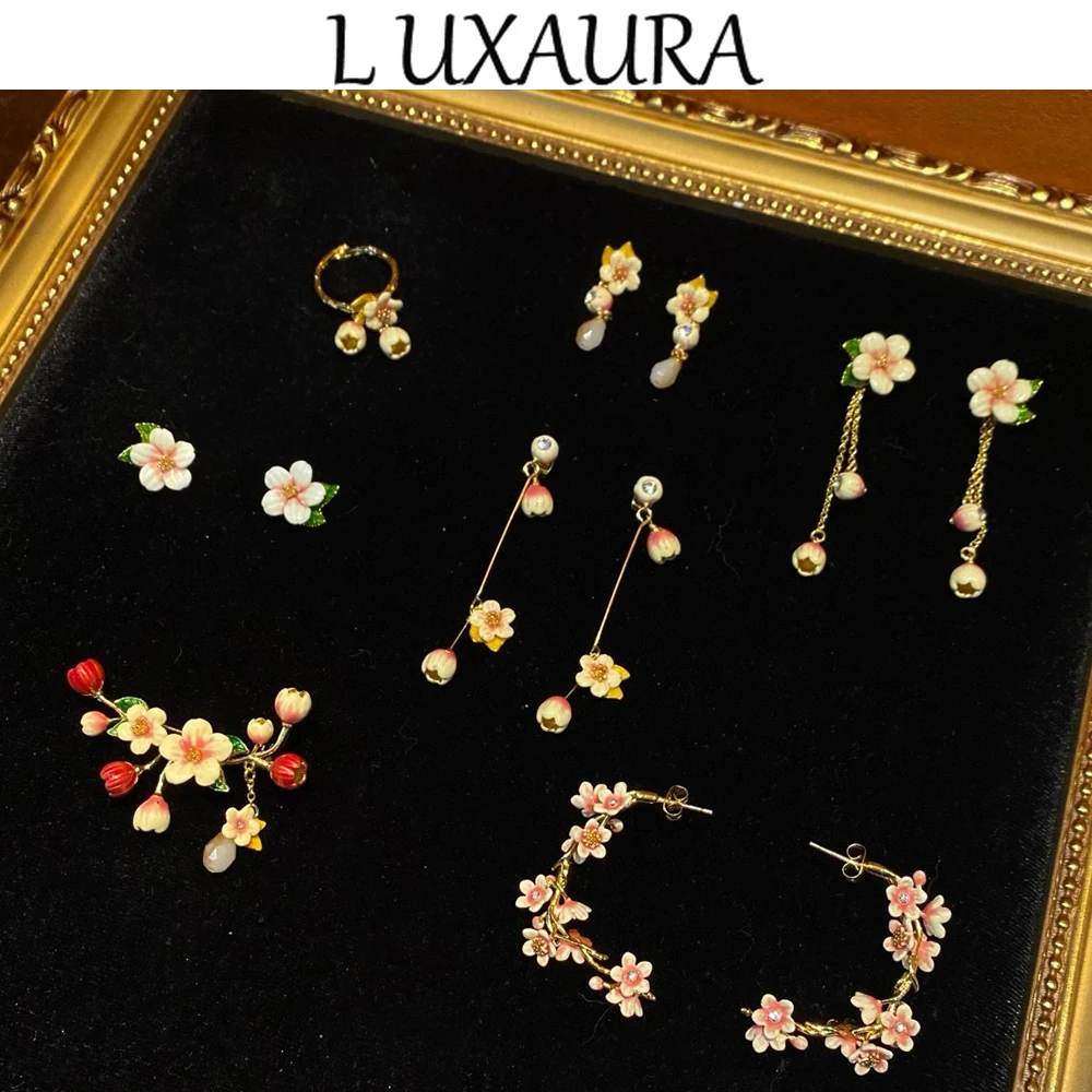 Vintage fashion classic white flower design paired with Bohemian women's accessory stud earrings