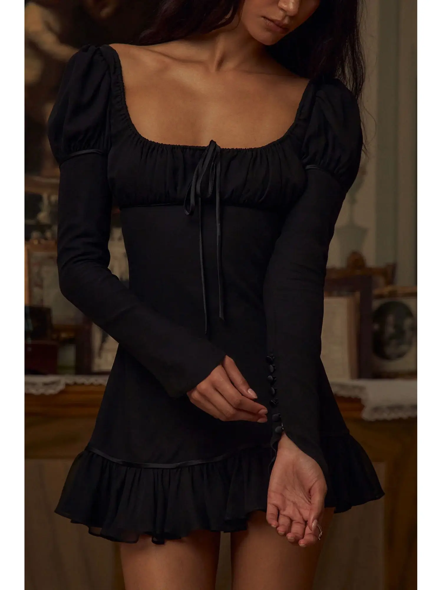 로맨틱 레트로 스퀘어 칼라 긴팔 드레스 디자인 센세이션 슬리밍 순수 욕망 짧은 치마 스트리트 스타일 하이 웨이스트