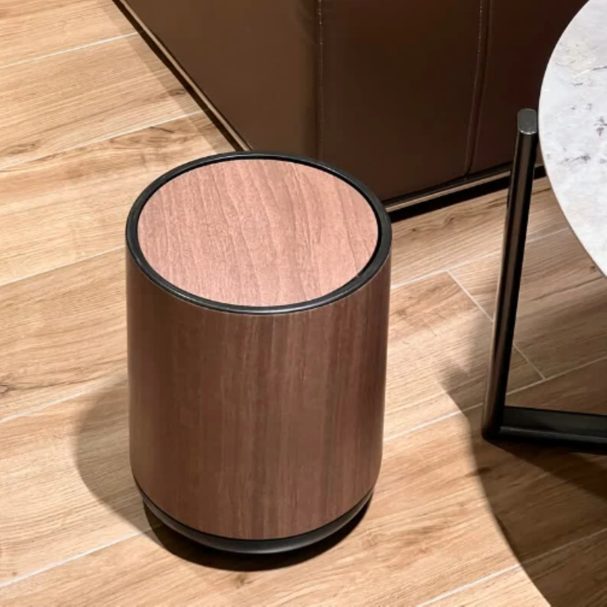 Round Wood‑Grain Flip‑Top Plastic Trash Can, Decorative Lidded Waste Bin with Inner Bucket